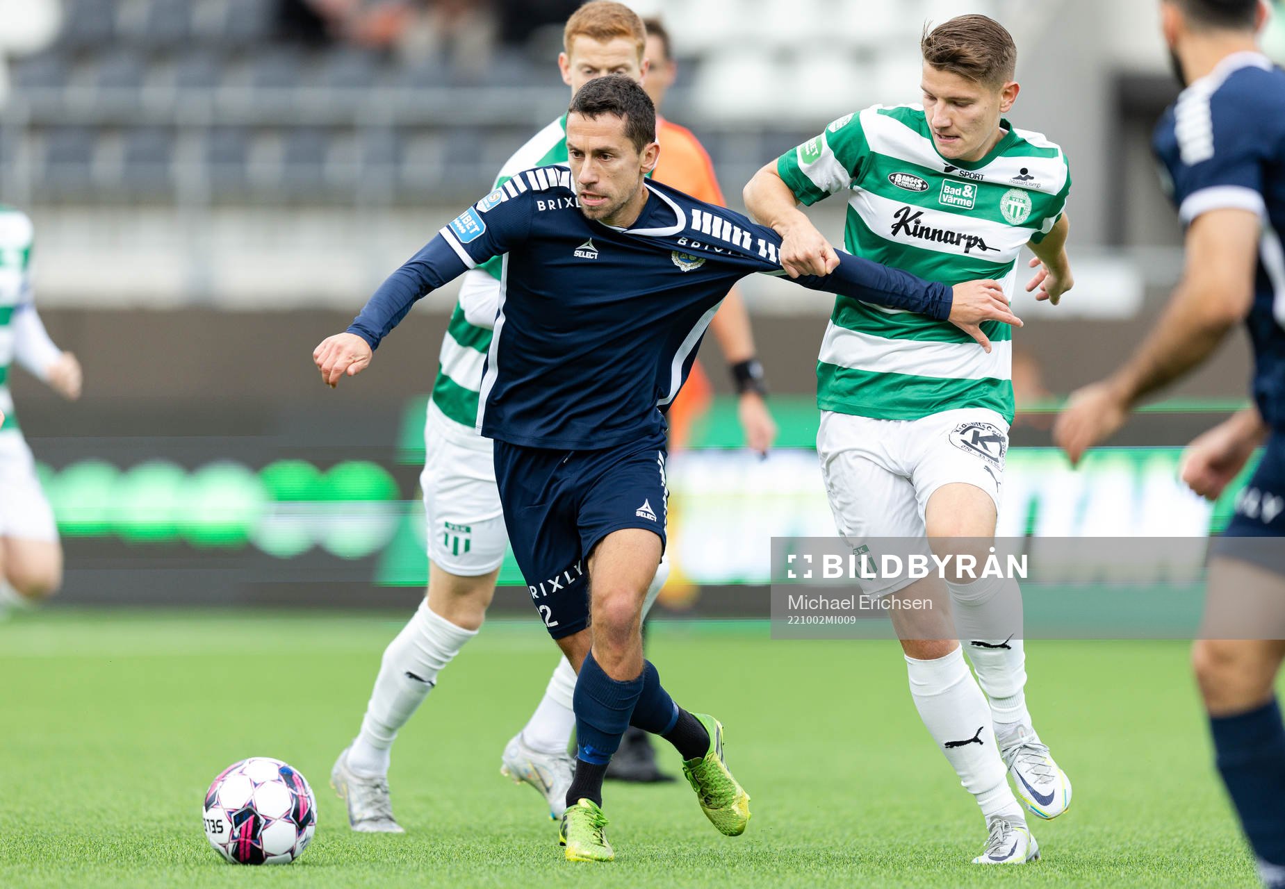 Utsiktens Predrag Randelovic  och Västerås SKs Martin