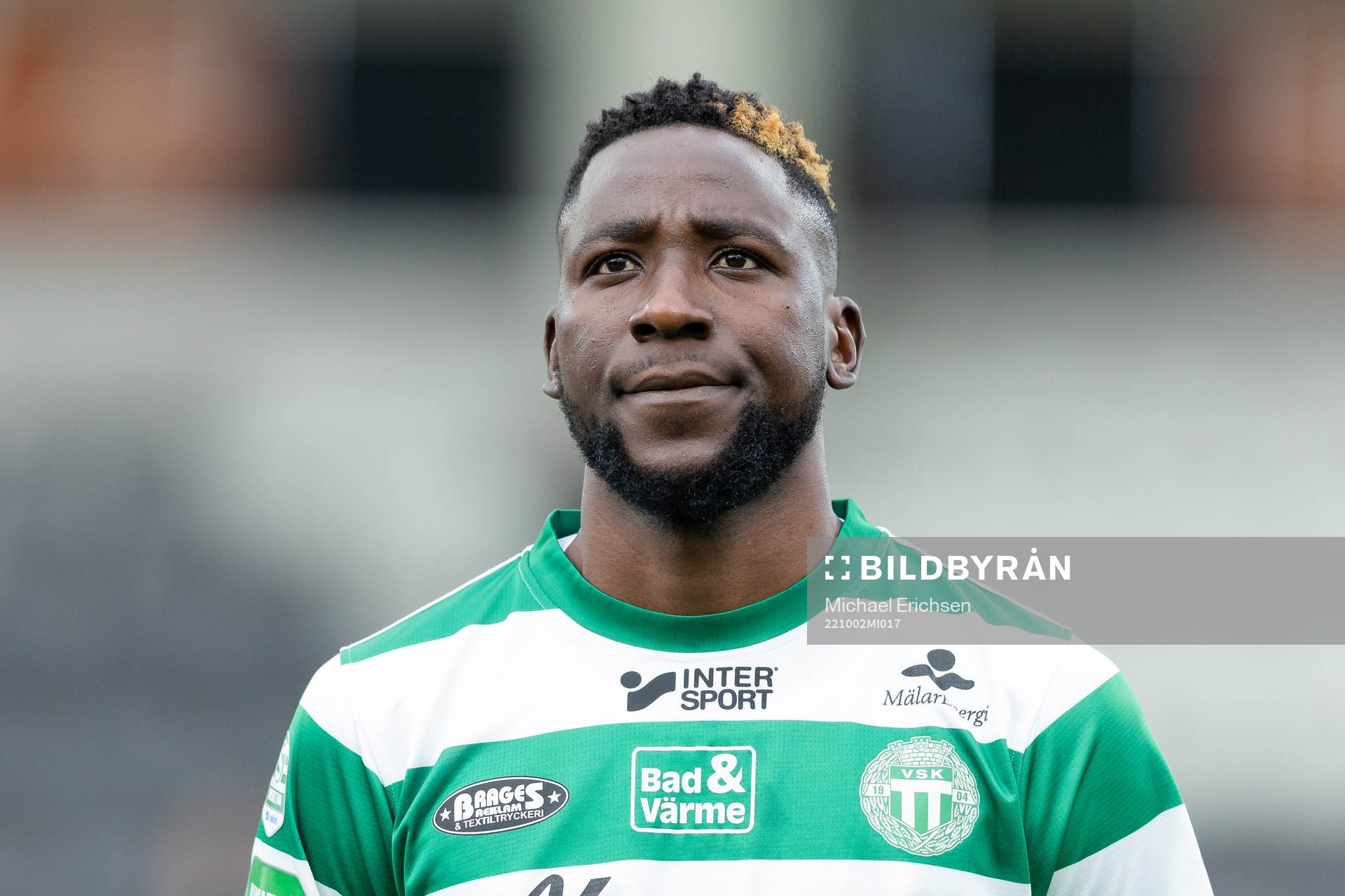 Västerås SKs Frederic Nsabiyumva innan  fotbollsmatchen i