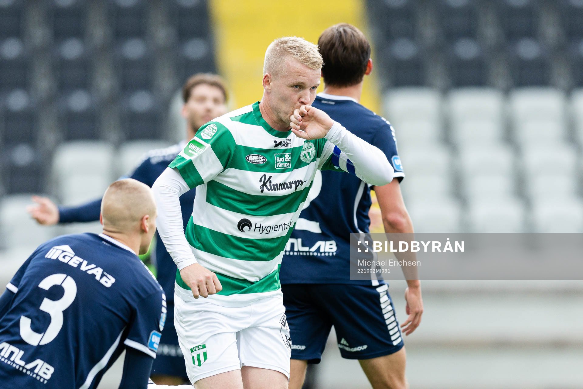 Västerås SKs Simon Johansson jublar