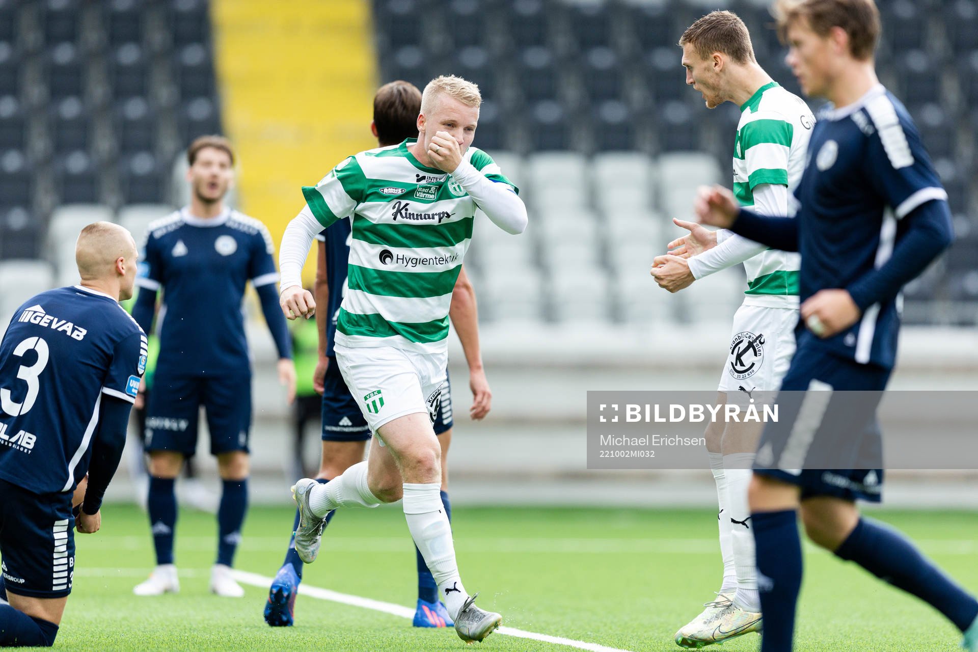 Västerås SKs Simon Johansson jublar