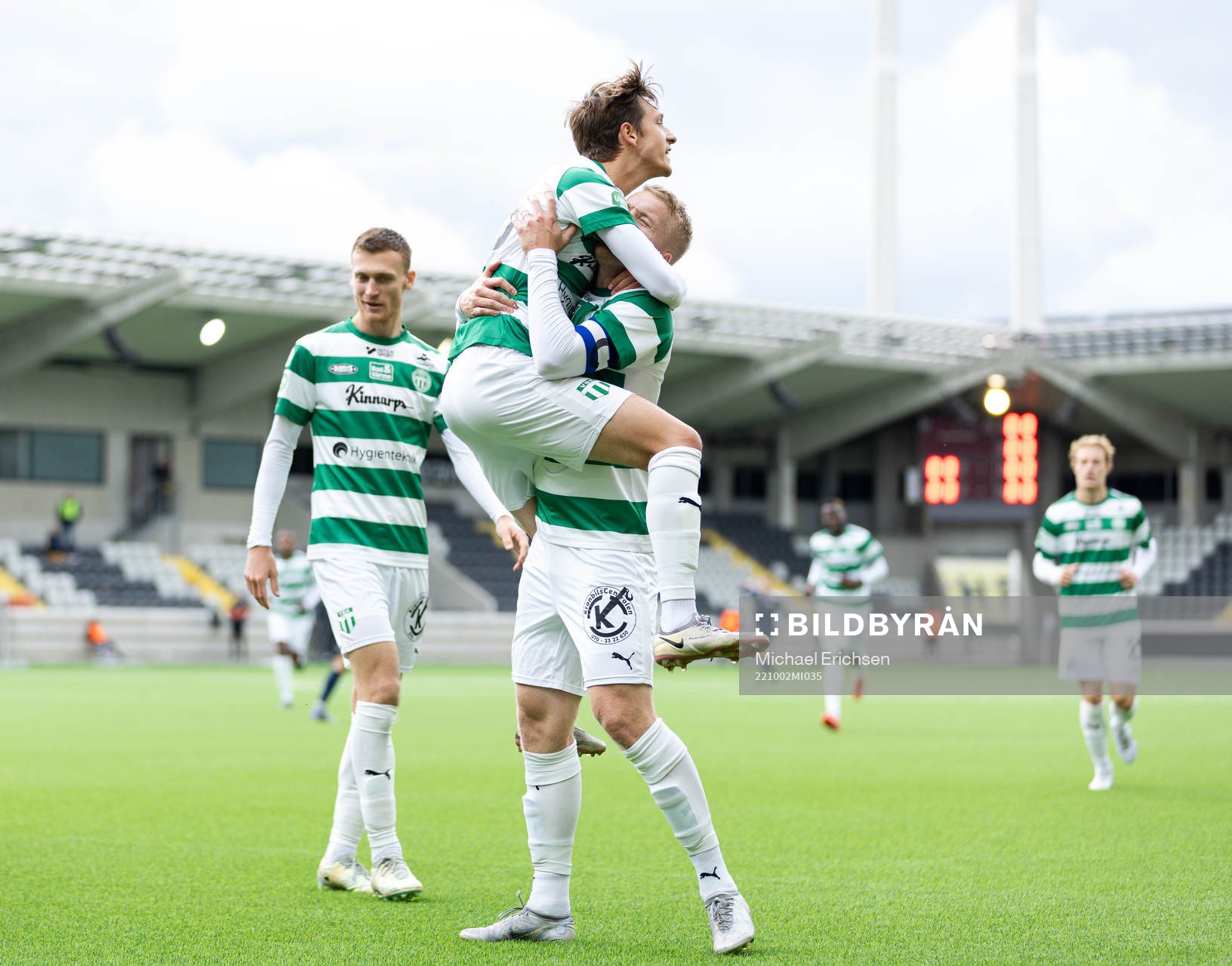 Västerås SKs Olle Edlund och Simon Johansson jublar