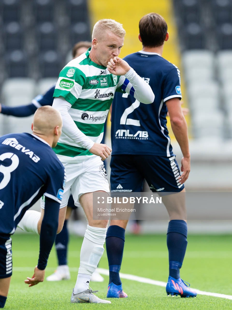 Västerås SKs Simon Johansson jublar