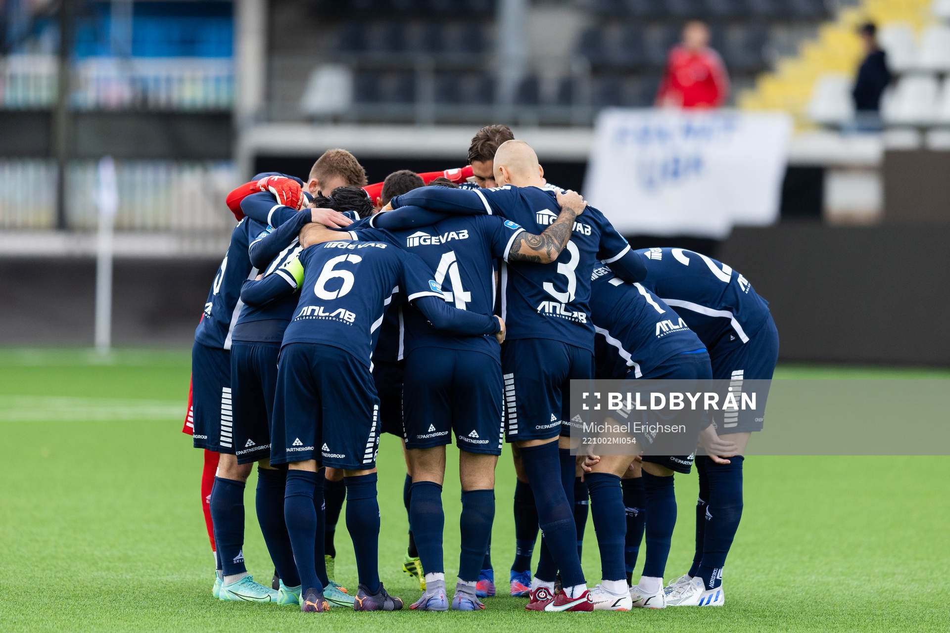 Utsikten samlade innan  fotbollsmatchen i Superettan mellan