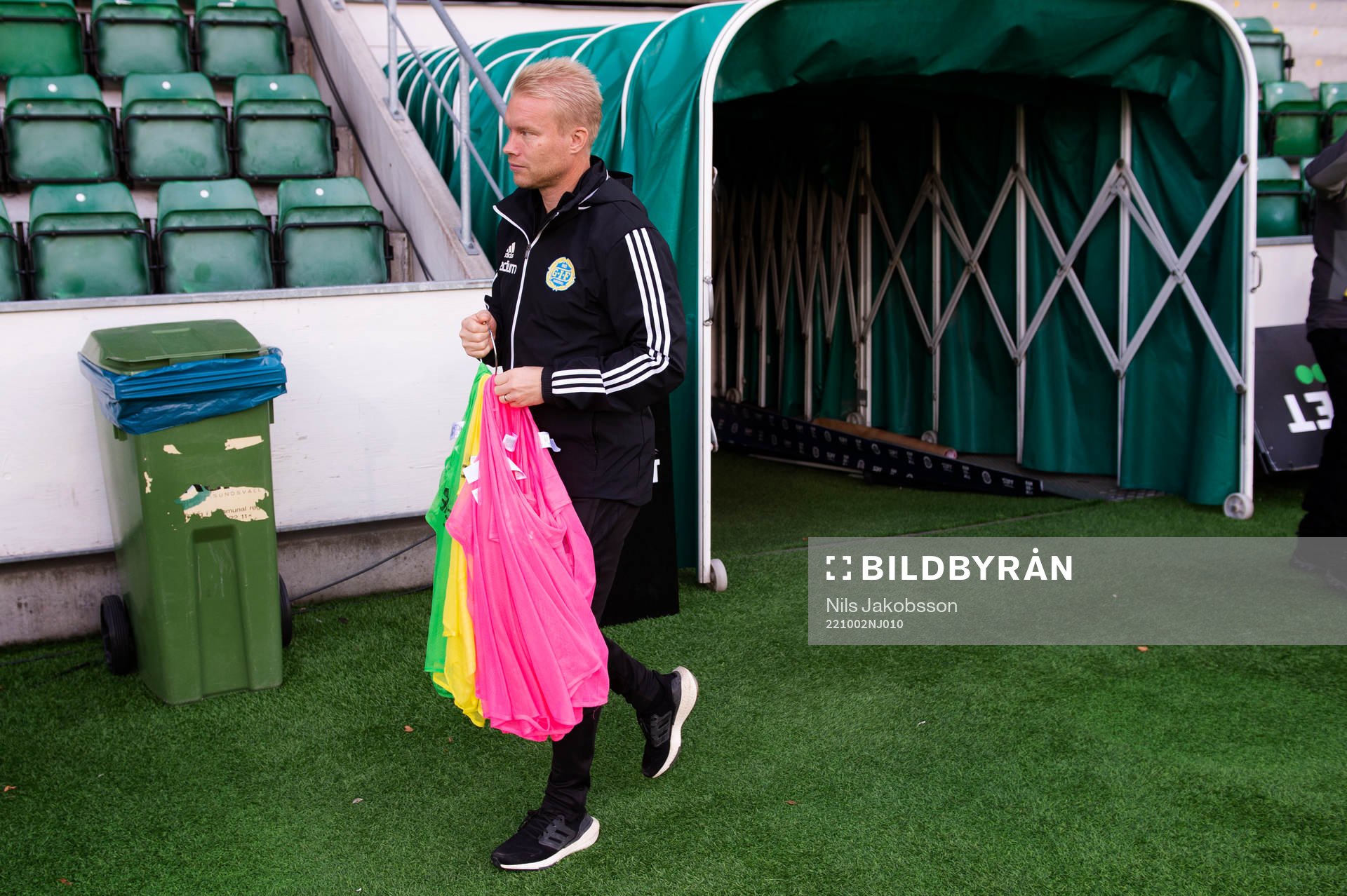 GIF Sundsvalls assisterande tränare Benny Mattsson under fotbollsmatchen i Allsvenskan mellan GIF Sundsvall och IFK Norrköping den 2 oktober 2022 i Sundsvall.