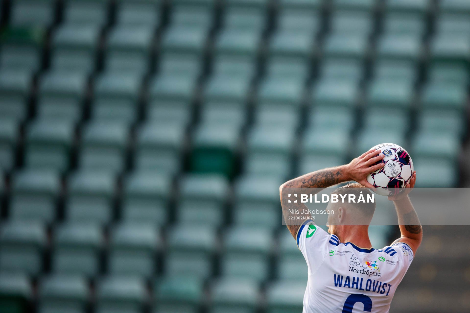 IFK Norrköpings Linus Wahlqvist Egnell med ett inkast