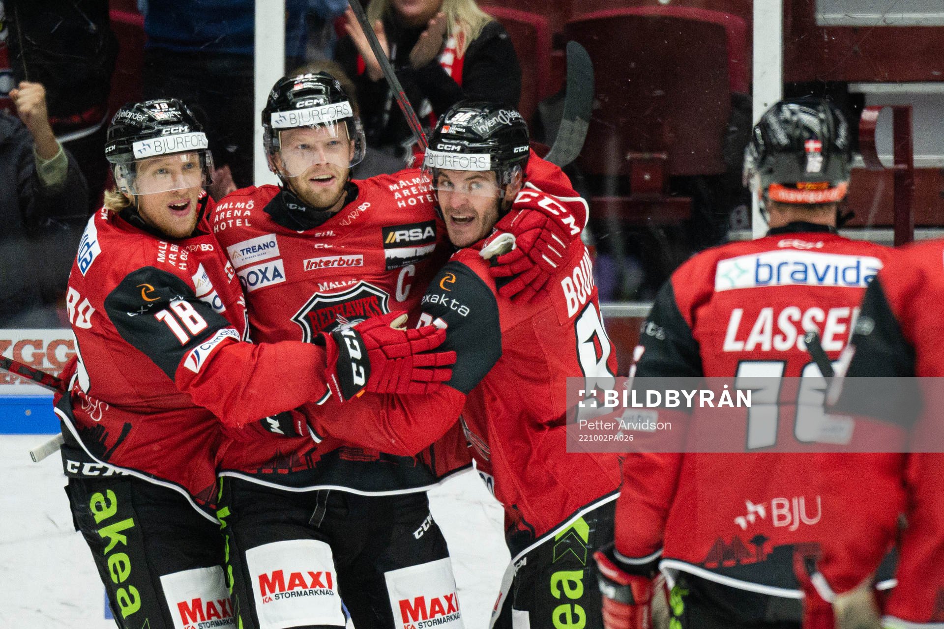 Malmö Redhawks Carl Söderberg jublar med Marcus