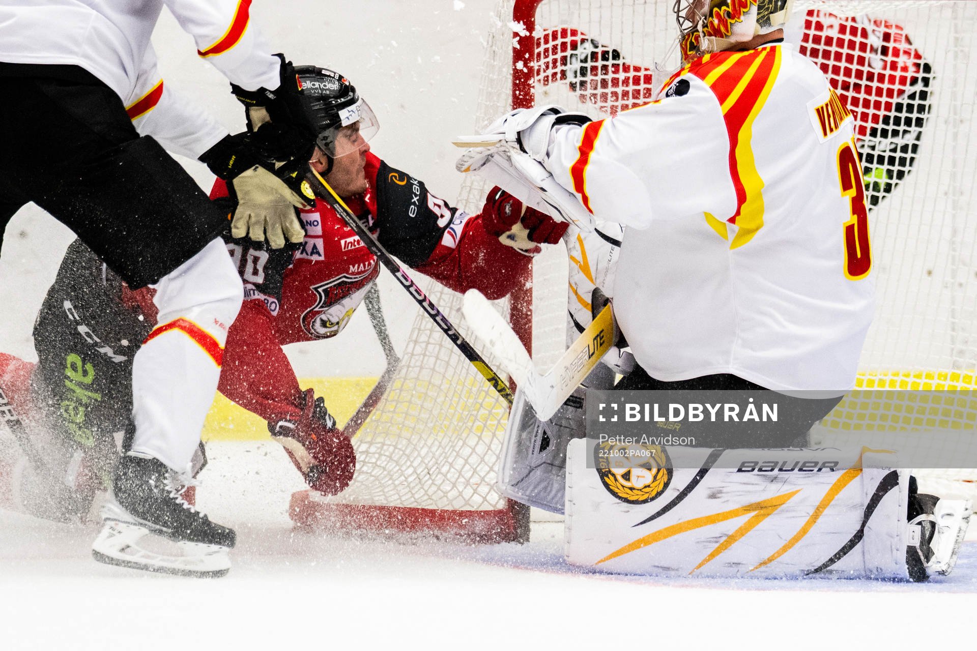 Malmö Redhawks Lance Bouma kraschar in i stolpen