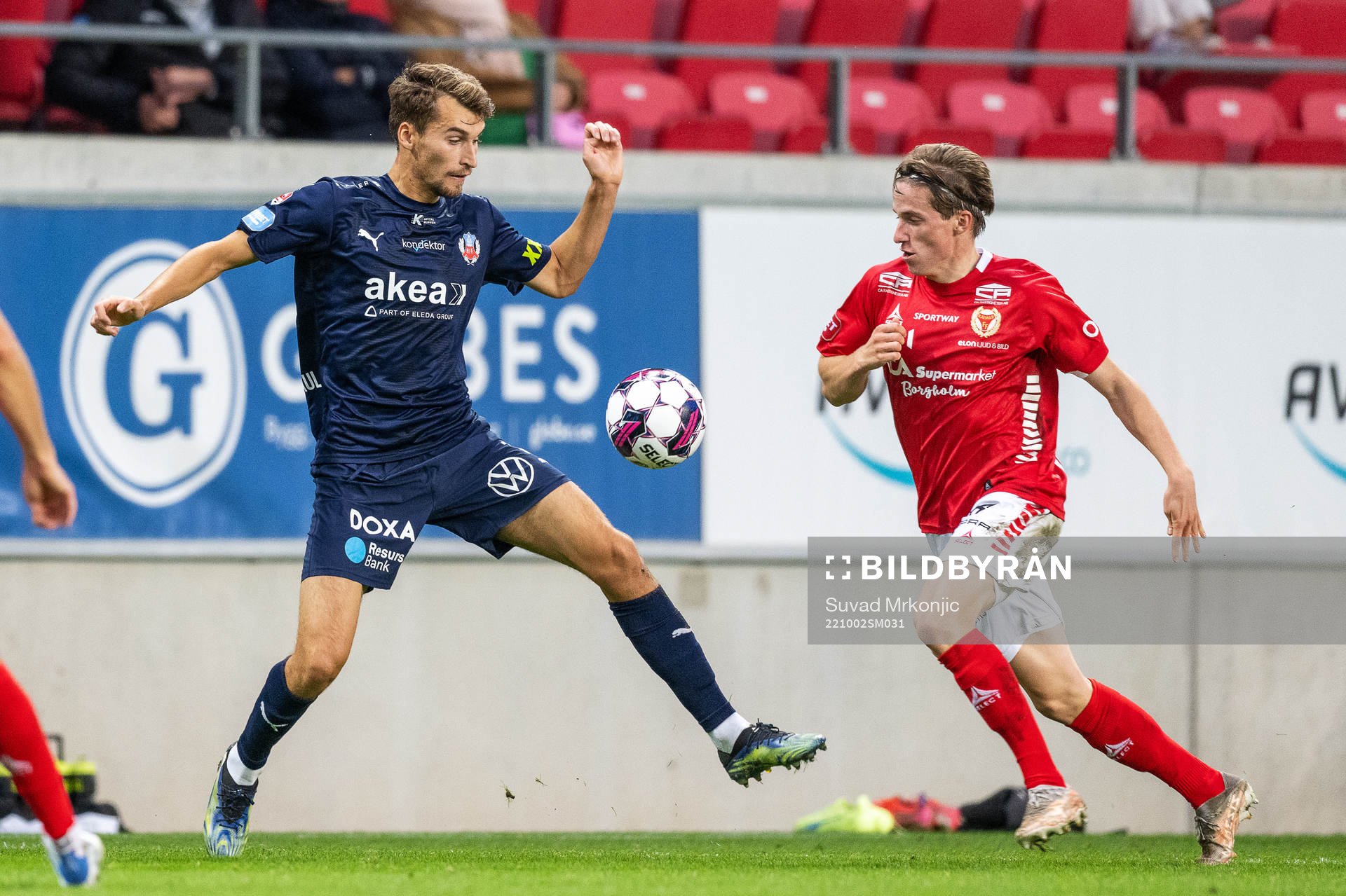 Helsingborgs Rasmus Wiedesheim-Paul och Kalmars Simon Skrabb