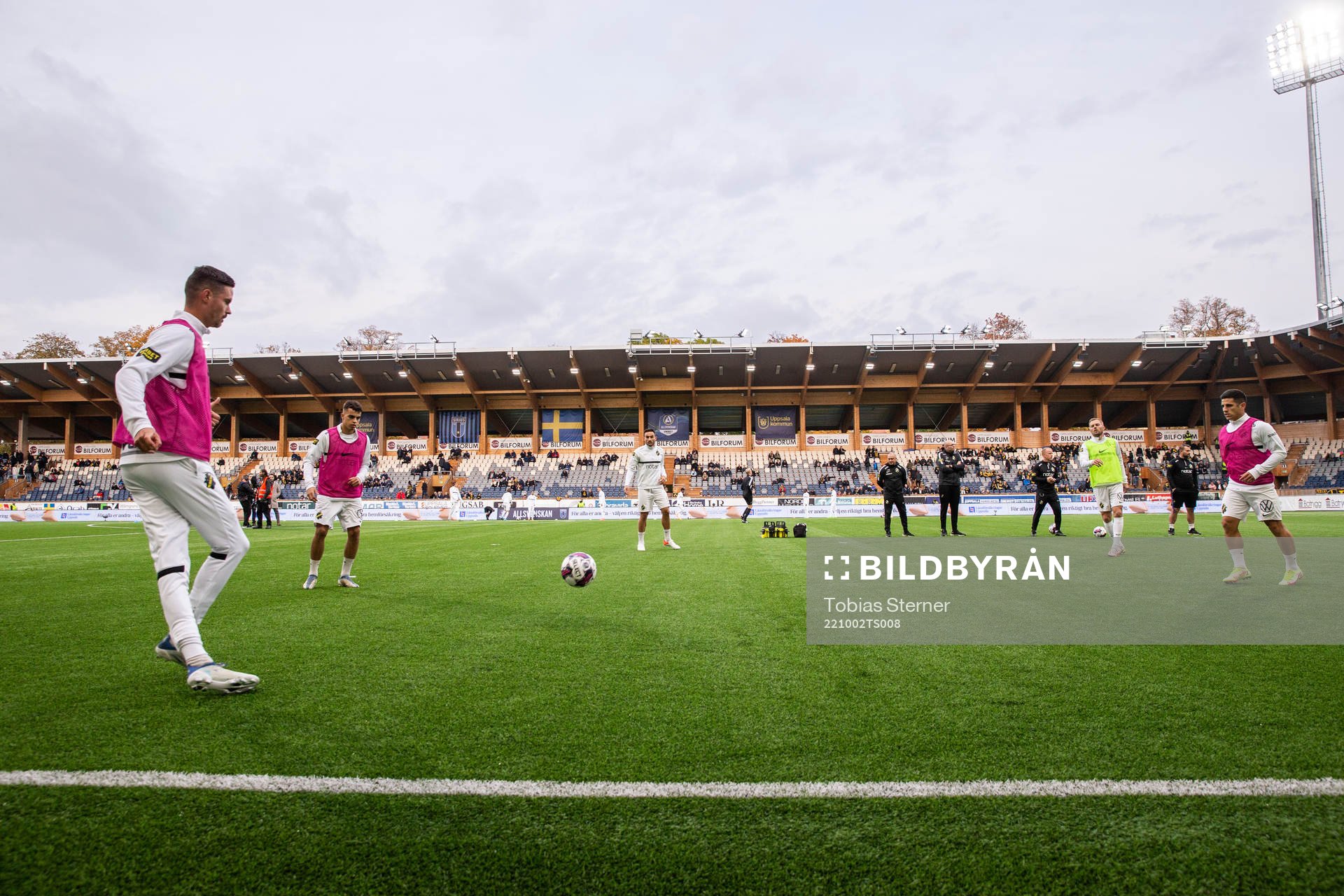 AIKs spelare inför fotbollsmatchen i Allsvenskan mellan Sirius och AIK den 2 oktober 2022 i Uppsala. 