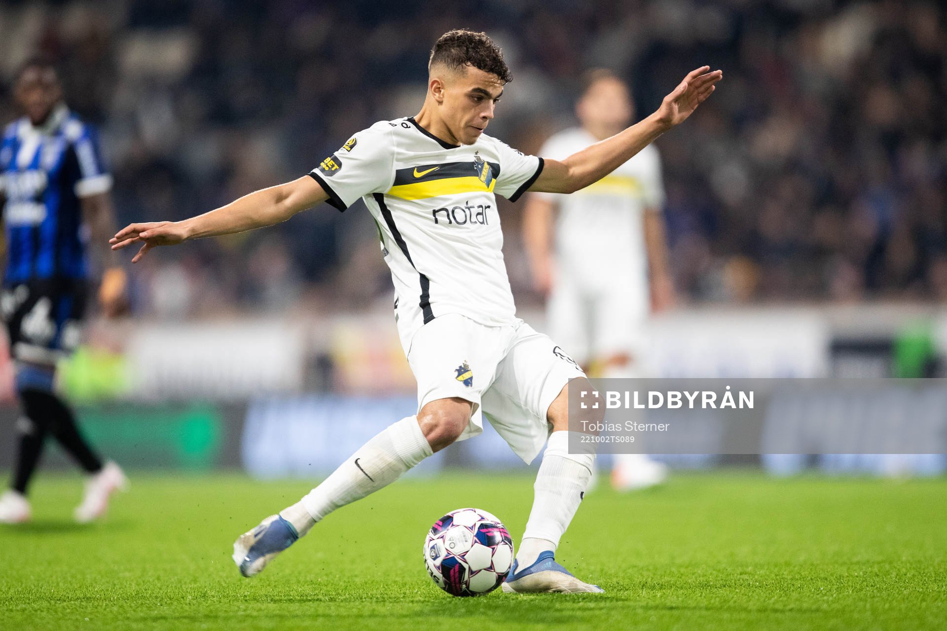 AIKs Yasin Ayari under fotbollsmatchen i Allsvenskan mellan Sirius och AIK den 2 oktober 2022 i Uppsala. 