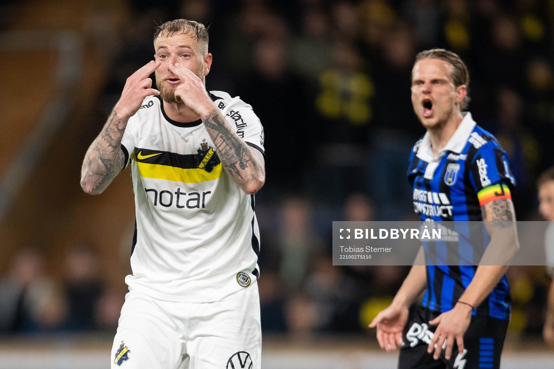 AIKs John Guidetti och Sirius Tim Björkström