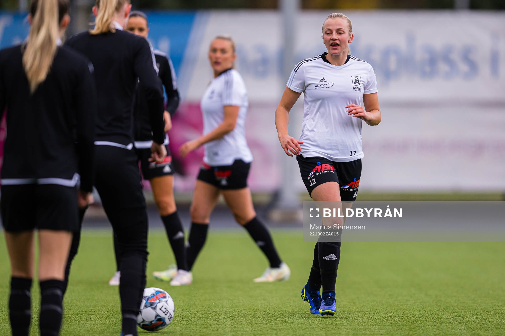 Alise Tvilde Evensen of Åsane warms up