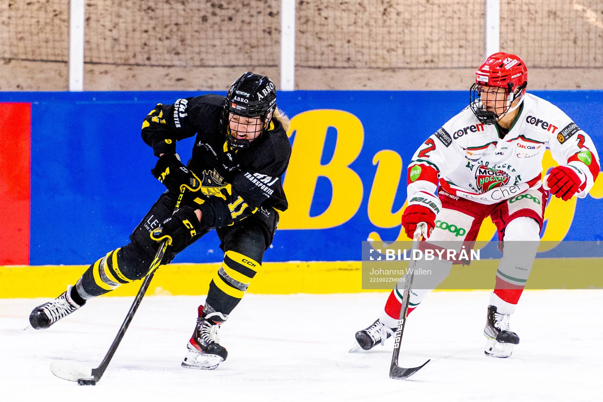 AIKs Agata Sarnovska och Modos Anna Andersson