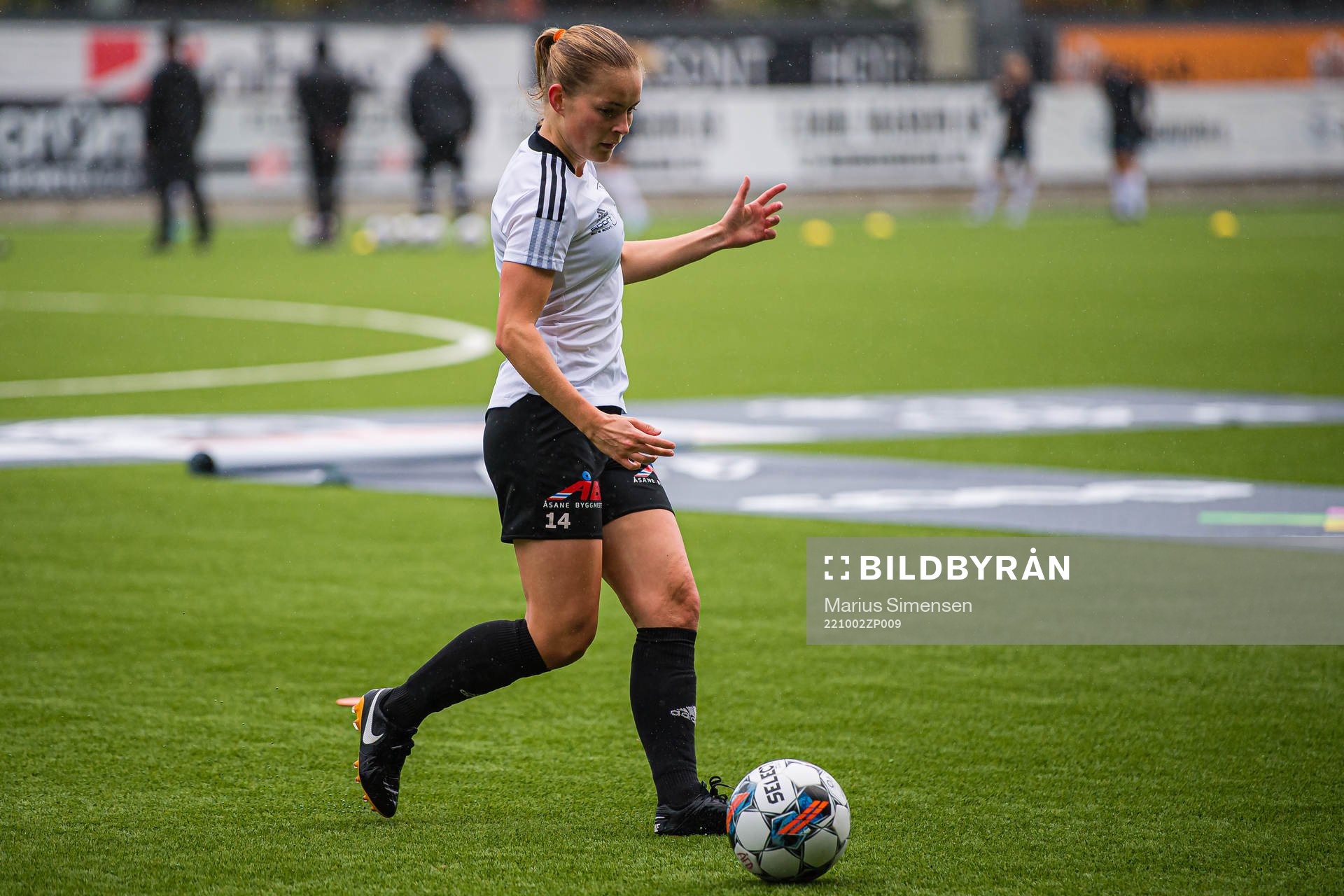 Karen Kraft Vistnes of Åsane warms up