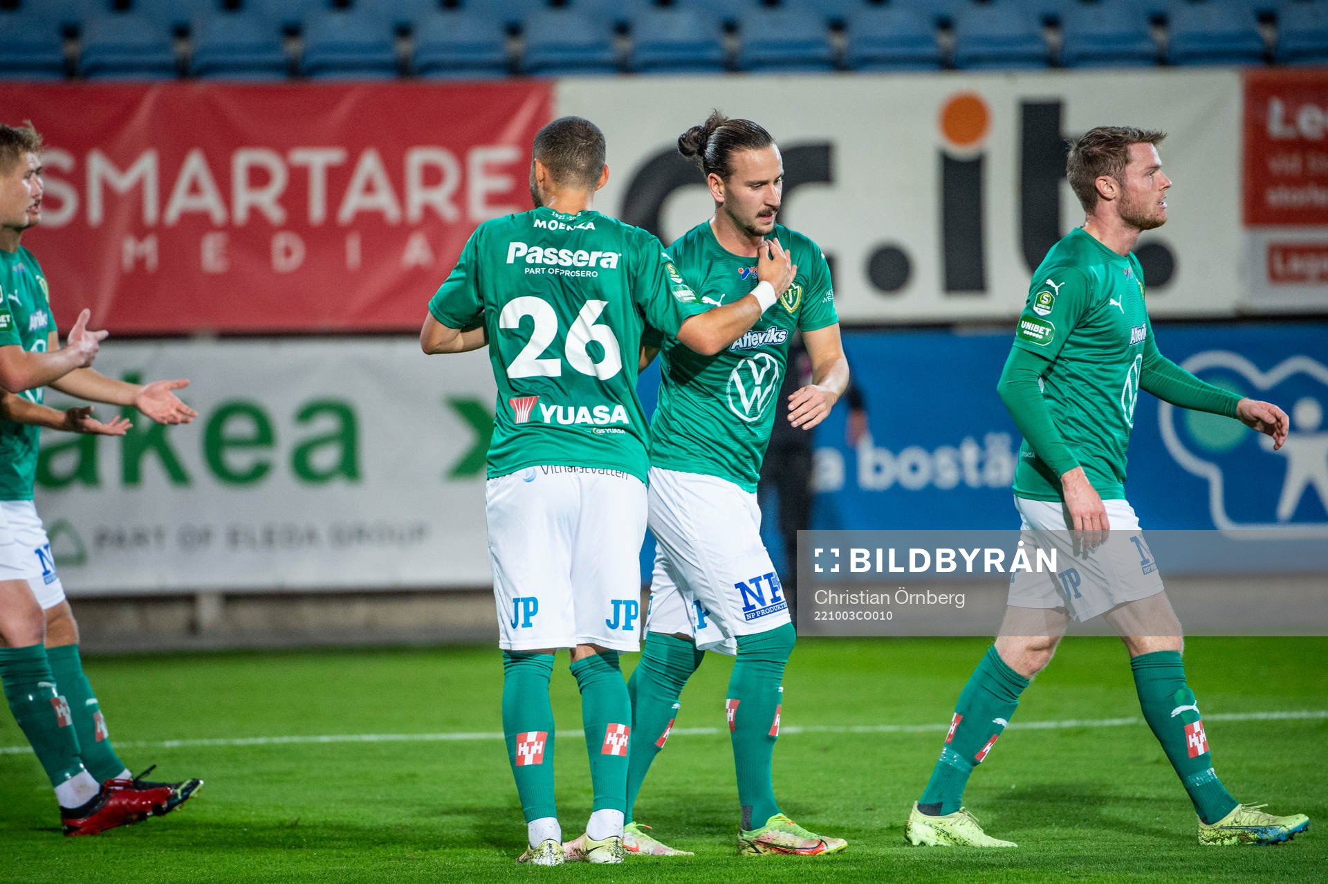 Jönköpings Södras Edin Hamidovic jublar med lagkamraterna
