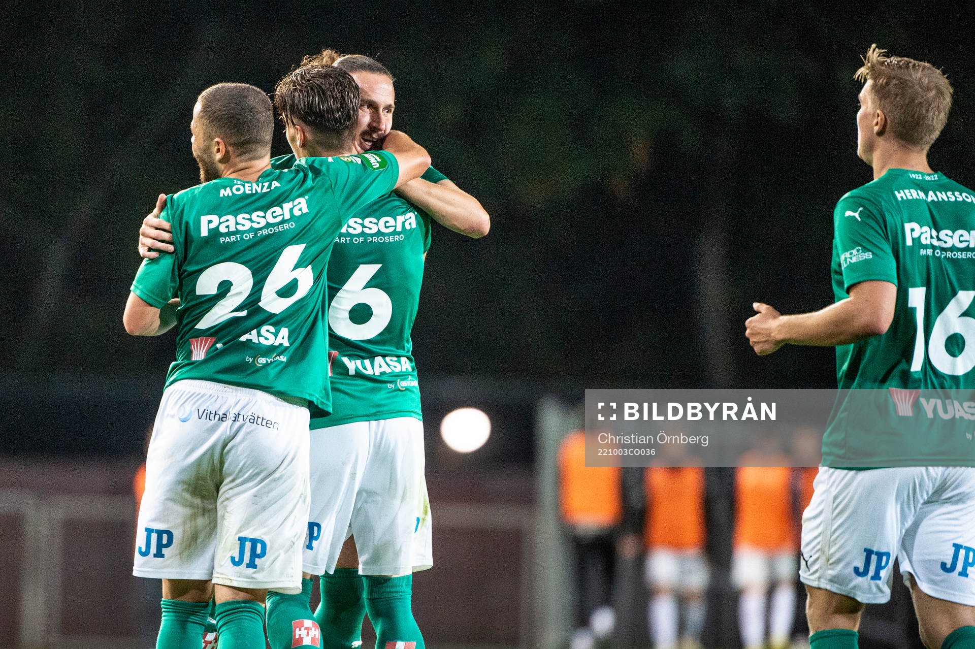 Jönköpings Södras Edin Hamidovic jublar med lagkamraterna
