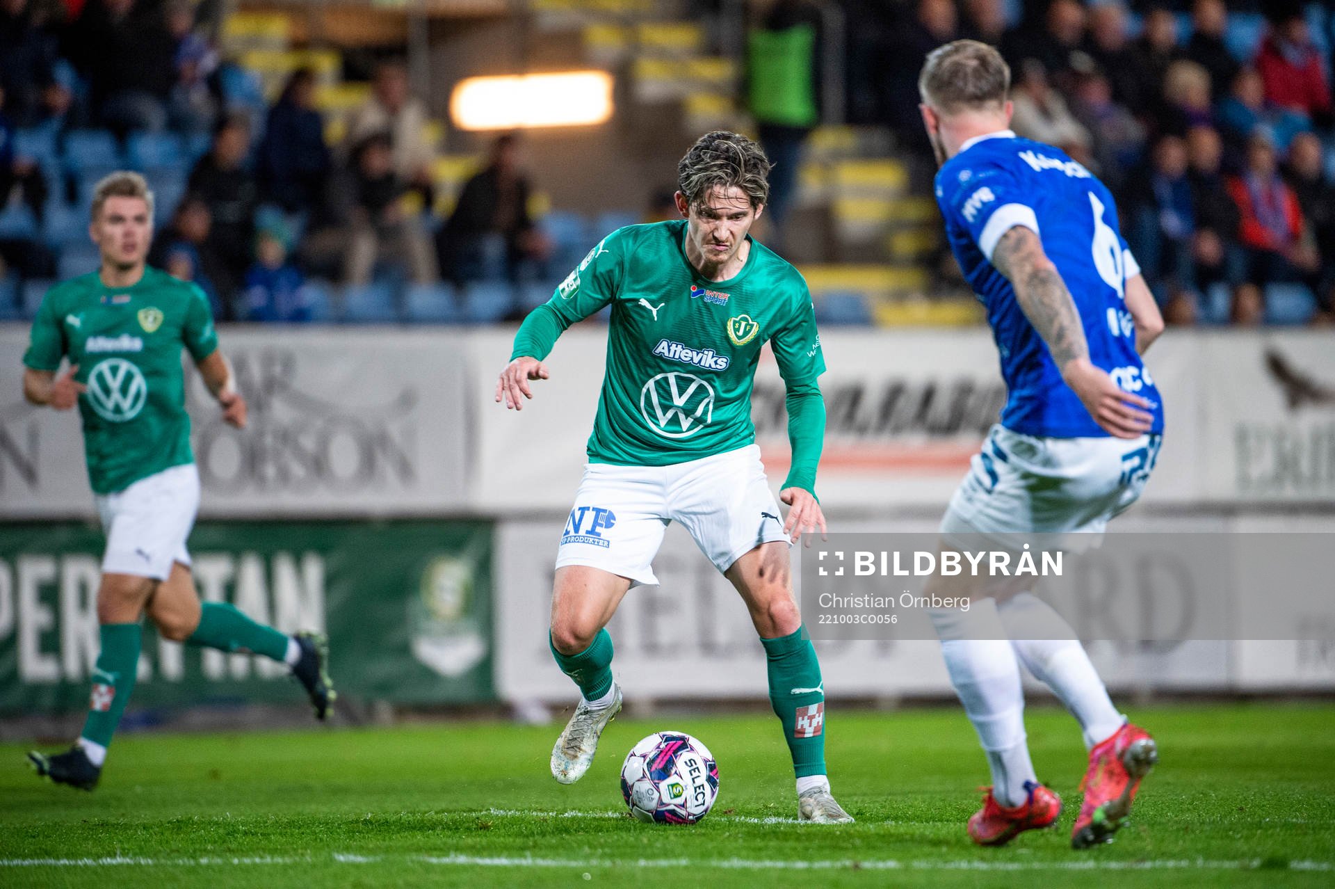 Jönköpings Södras Robin Book mot Trelleborgs Jesper Modig
