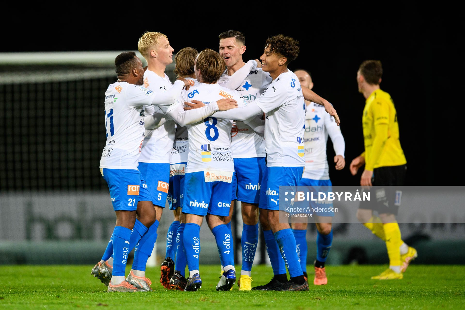 Värnamos spelare jublar