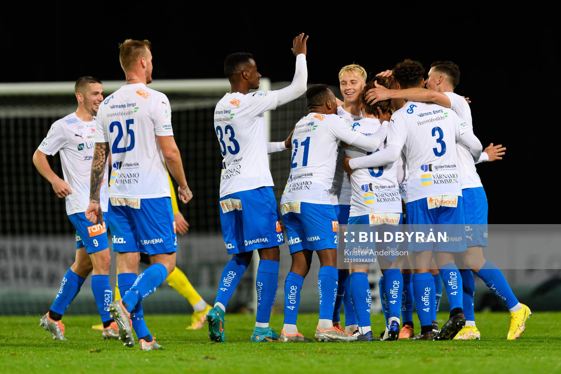 Värnamos spelare jublar
