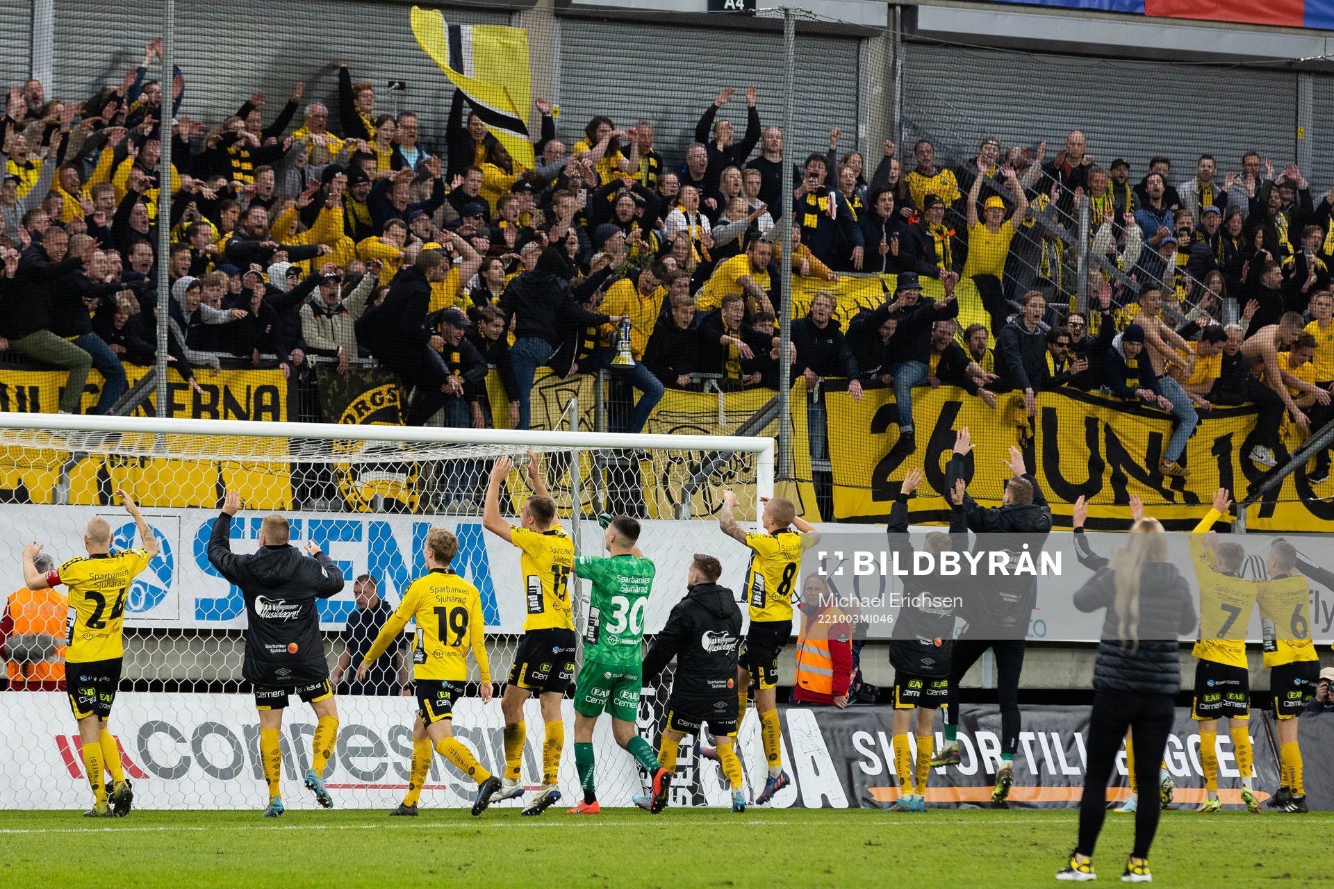 Elfsborgs spelare jublar med sin klack