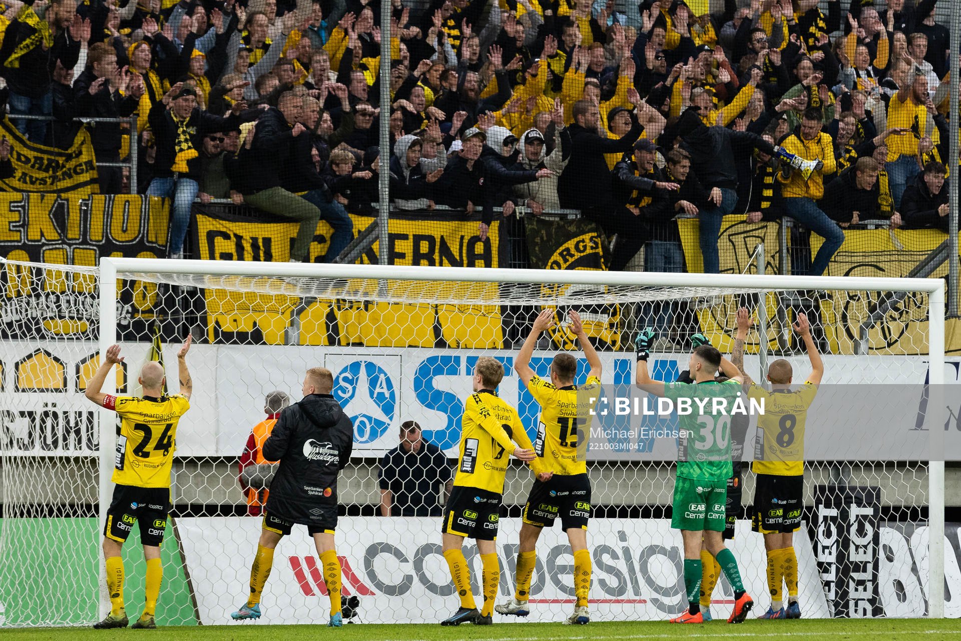 Elfsborgs spelare jublar med sin klack