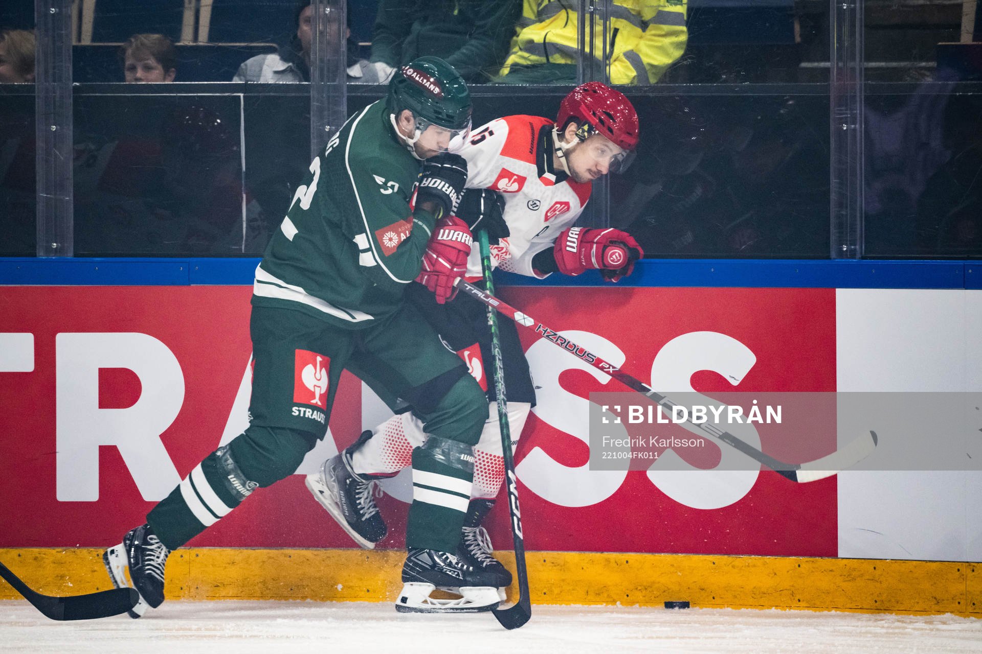 August Tornberg of Färjestad and Damian Kapica of Comarch