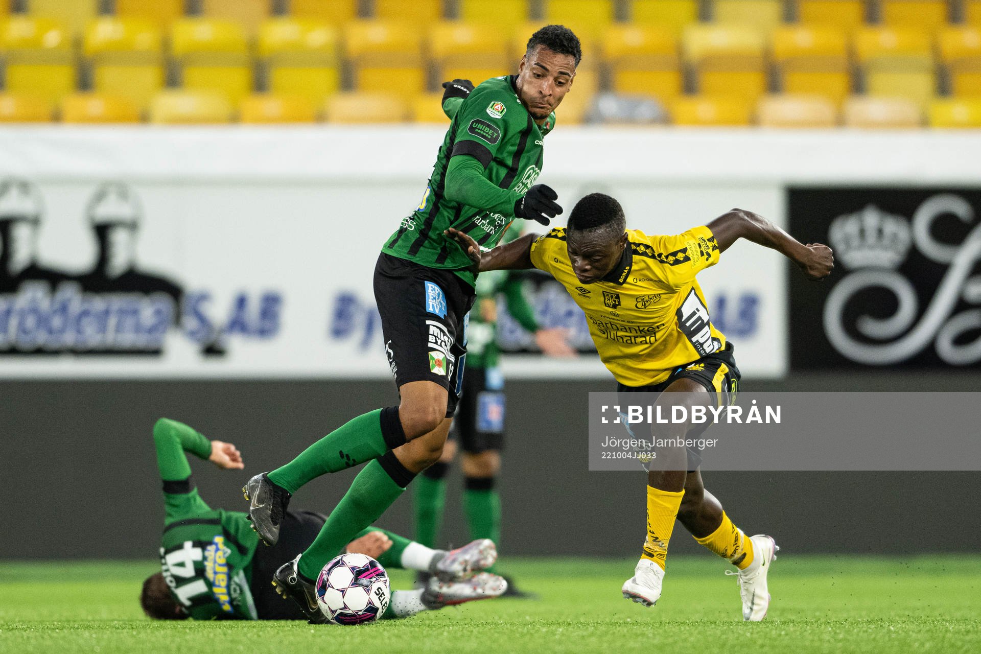 Varbergs Simon Karlsson Adjei och Elfsborgs Timothy Noor