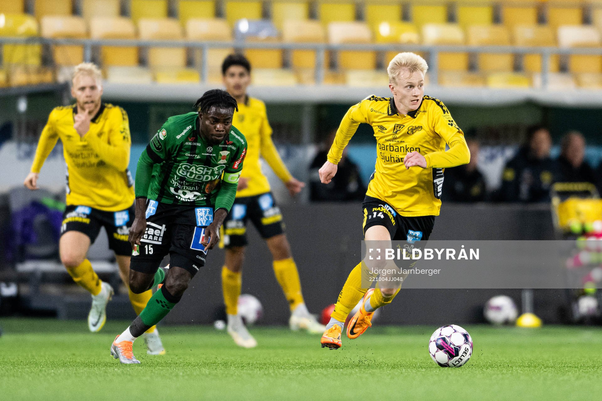 Varbergs Gideon Mensah och Elfsborgs Oscar Aga