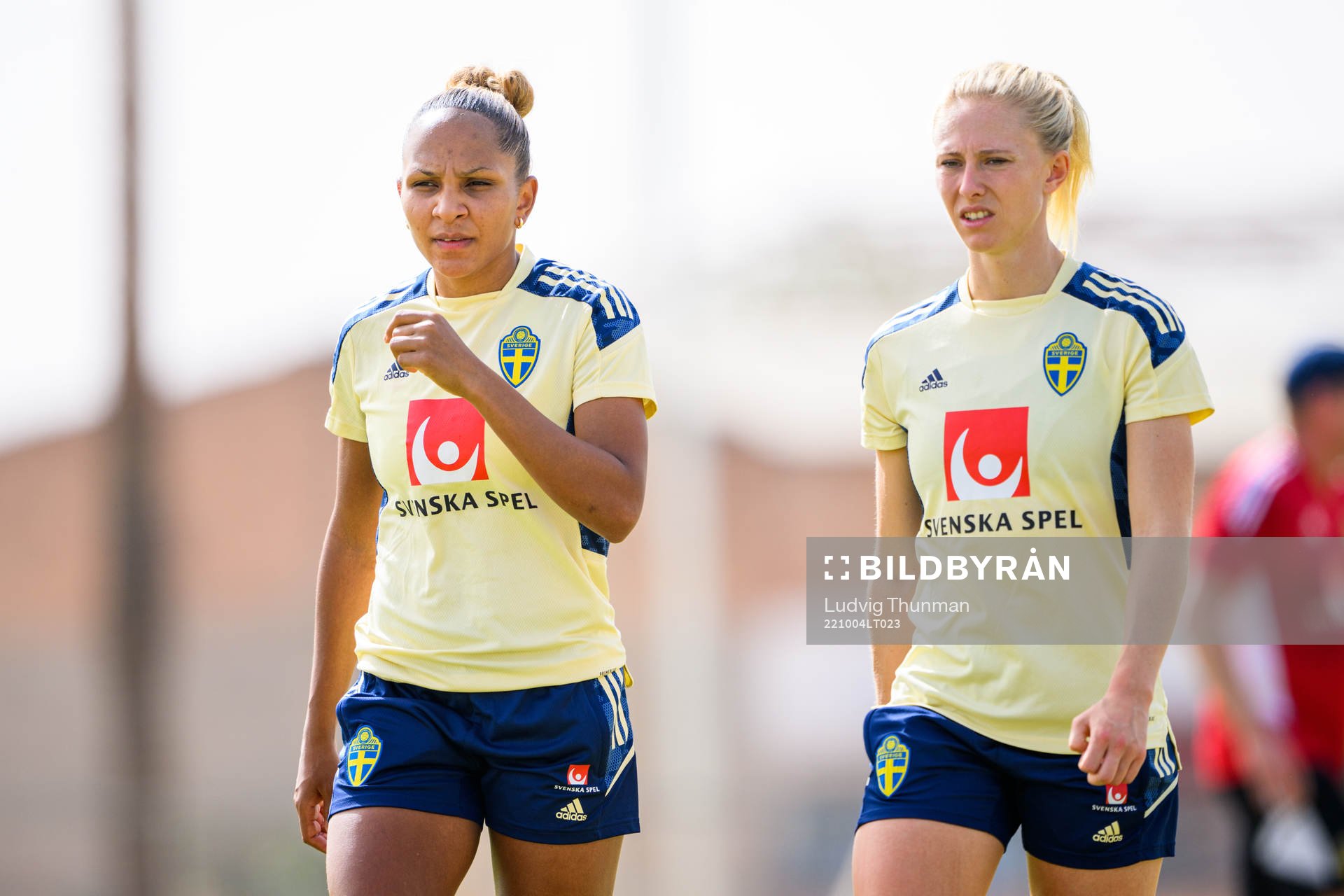 Madelen Janogy and Rebecka Blomqvist of the Swedish women's national football team at a training session on October 4, 2022 in Cordoba. 