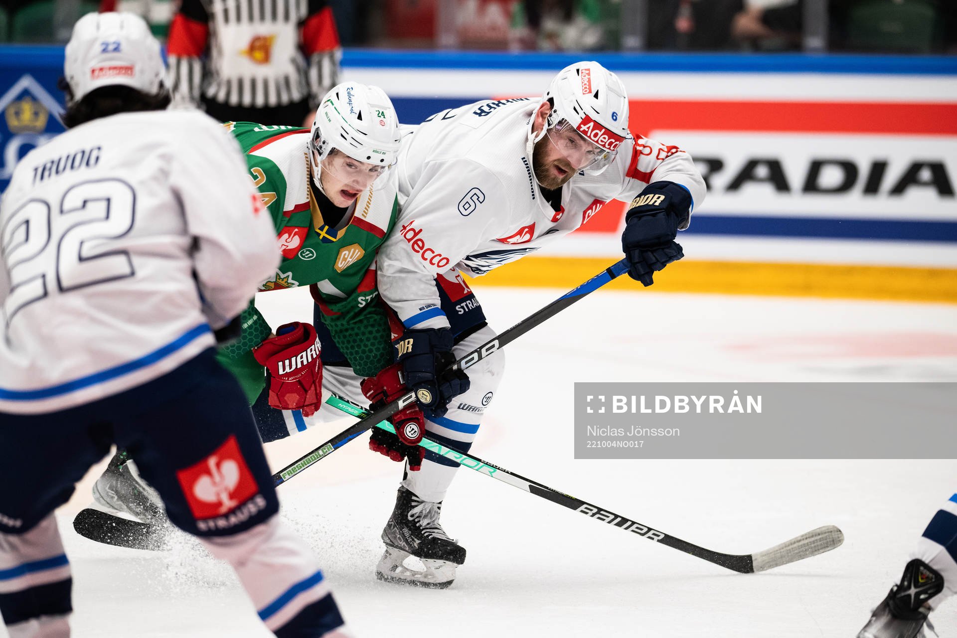 Marco Kasper of Rögle and Yannick Weber of ZSC Lions