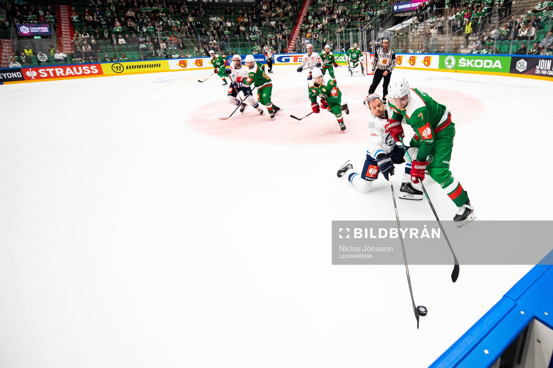 Sven Andrighetto of ZSC Lions and Erlend Lesund of Rögle