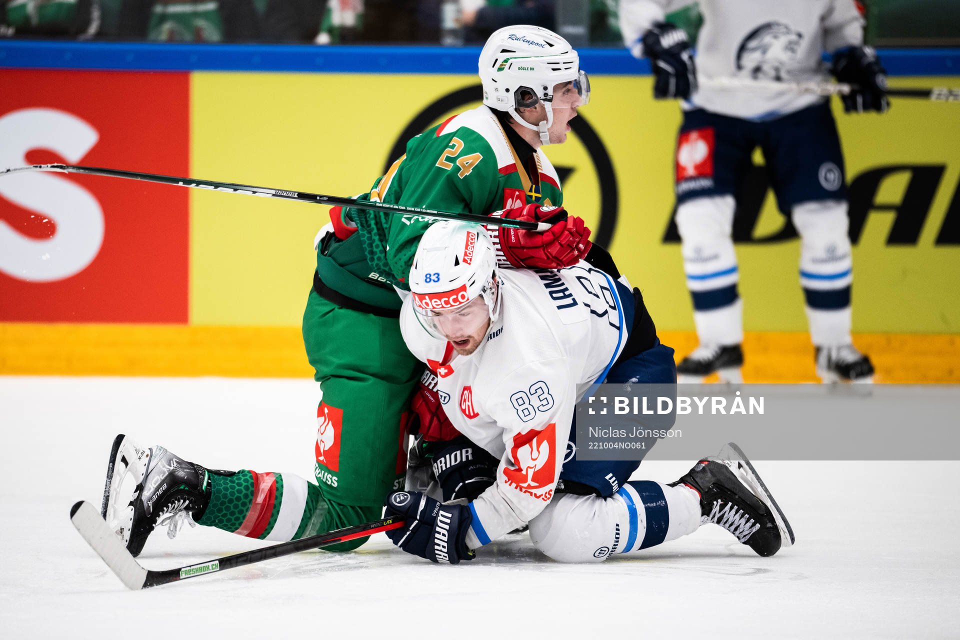Marco Kasper of Rögle and Juho Lammikko of ZSC Lions