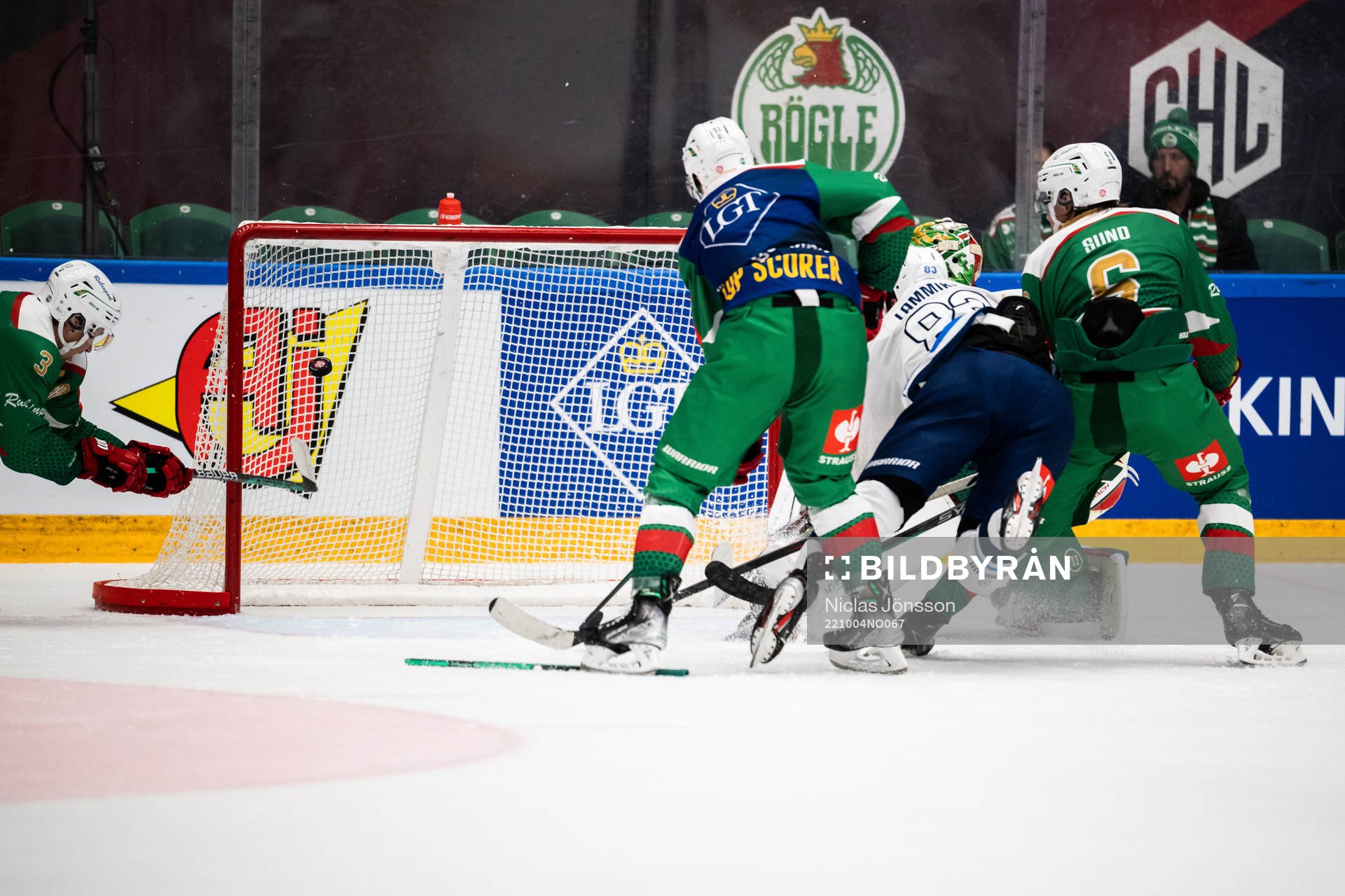 Juho Lammikko of ZSC Lions scores 2-2