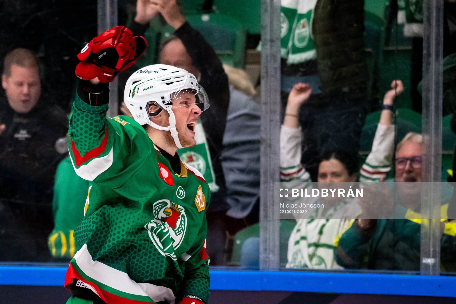 Oskar Stål-Lyrenäs celebrates 3-2