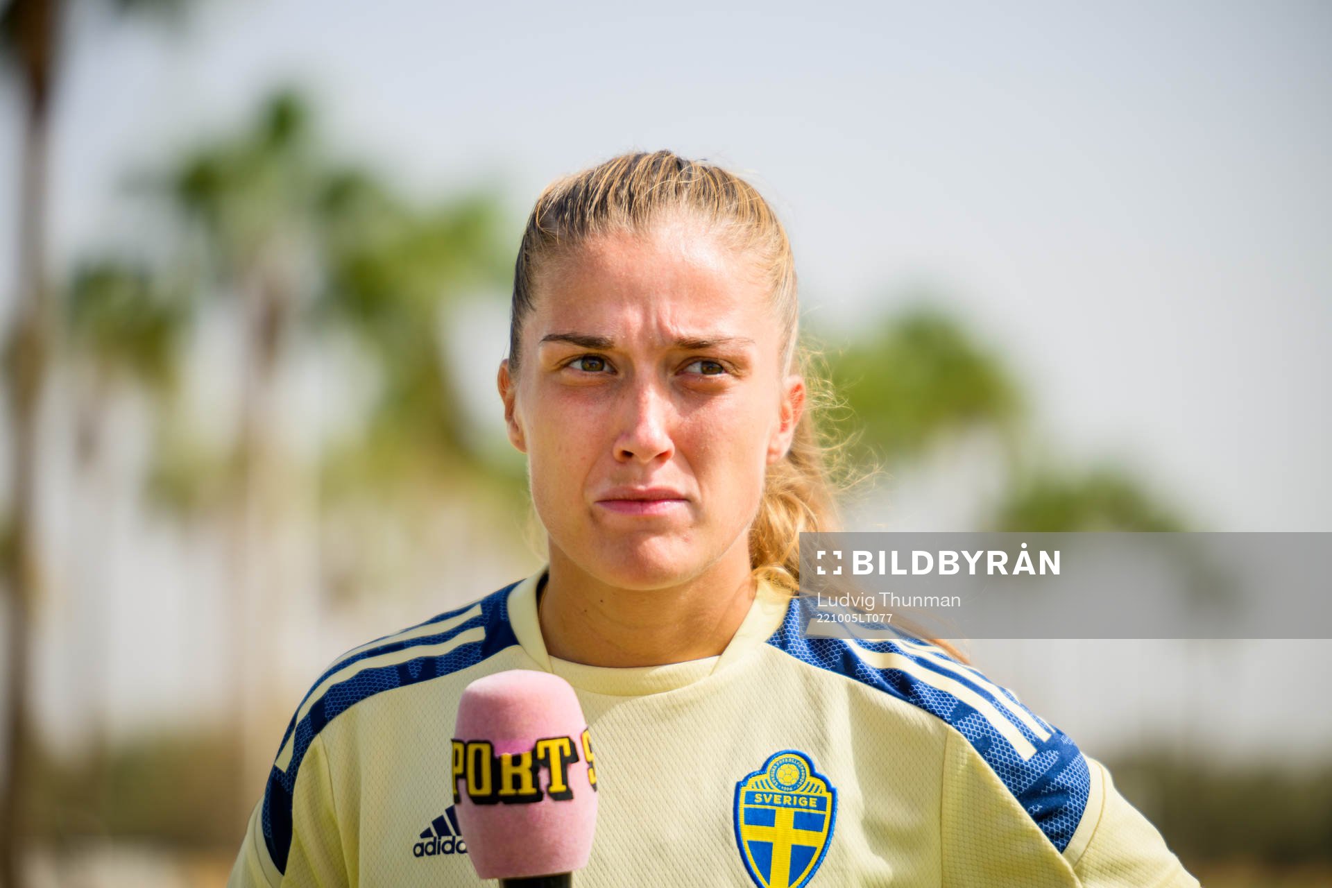Filippa Angeldahl of the Swedish women's national football team is interviewed by the media after a training session on October 5, 2022 in Cordoba. 