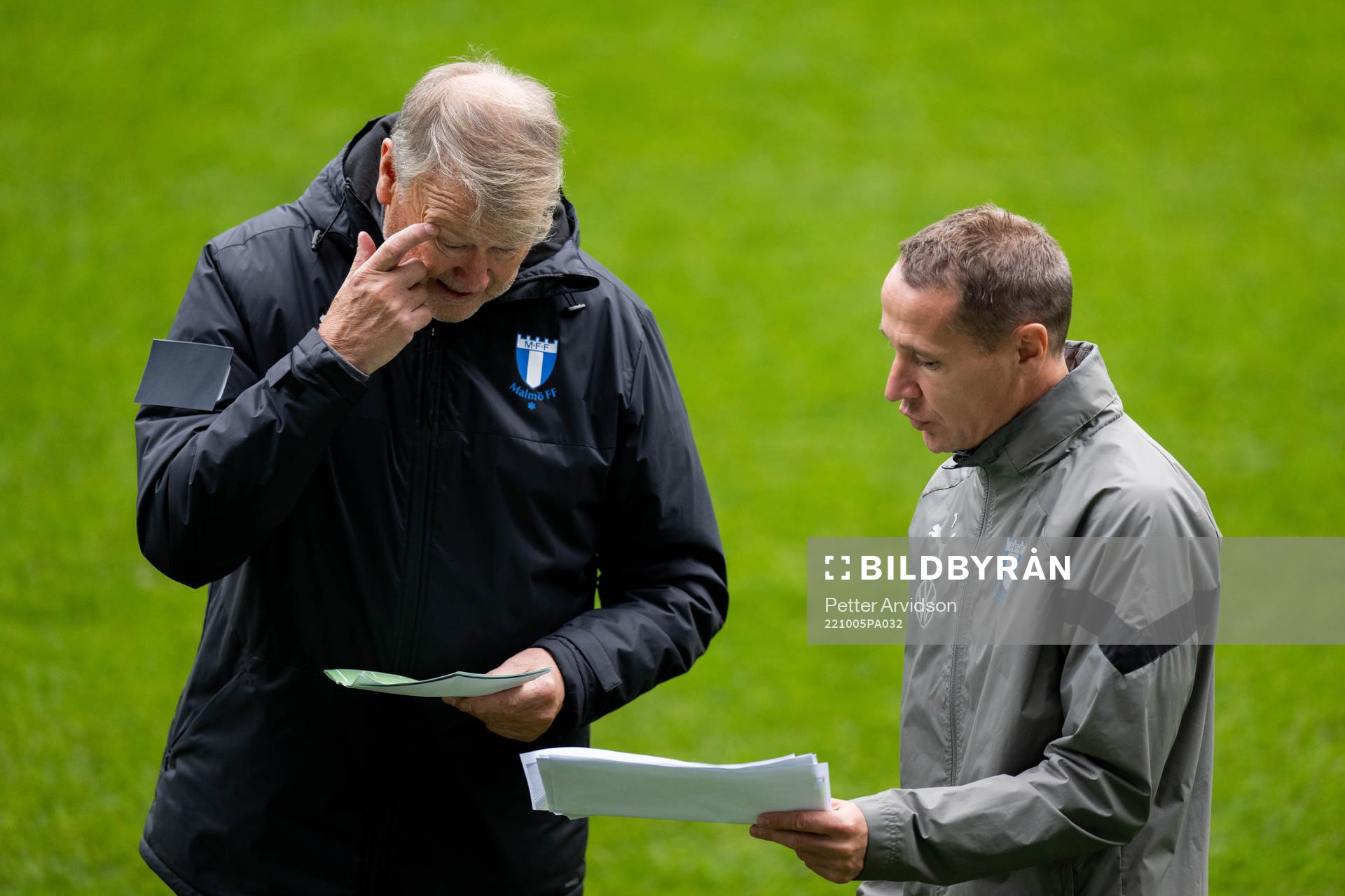 Head coach Åge Hareide and assistant coach Nikola Trajkovic during a training session with Malmö FF on October 5, 2022 in Malmö. 