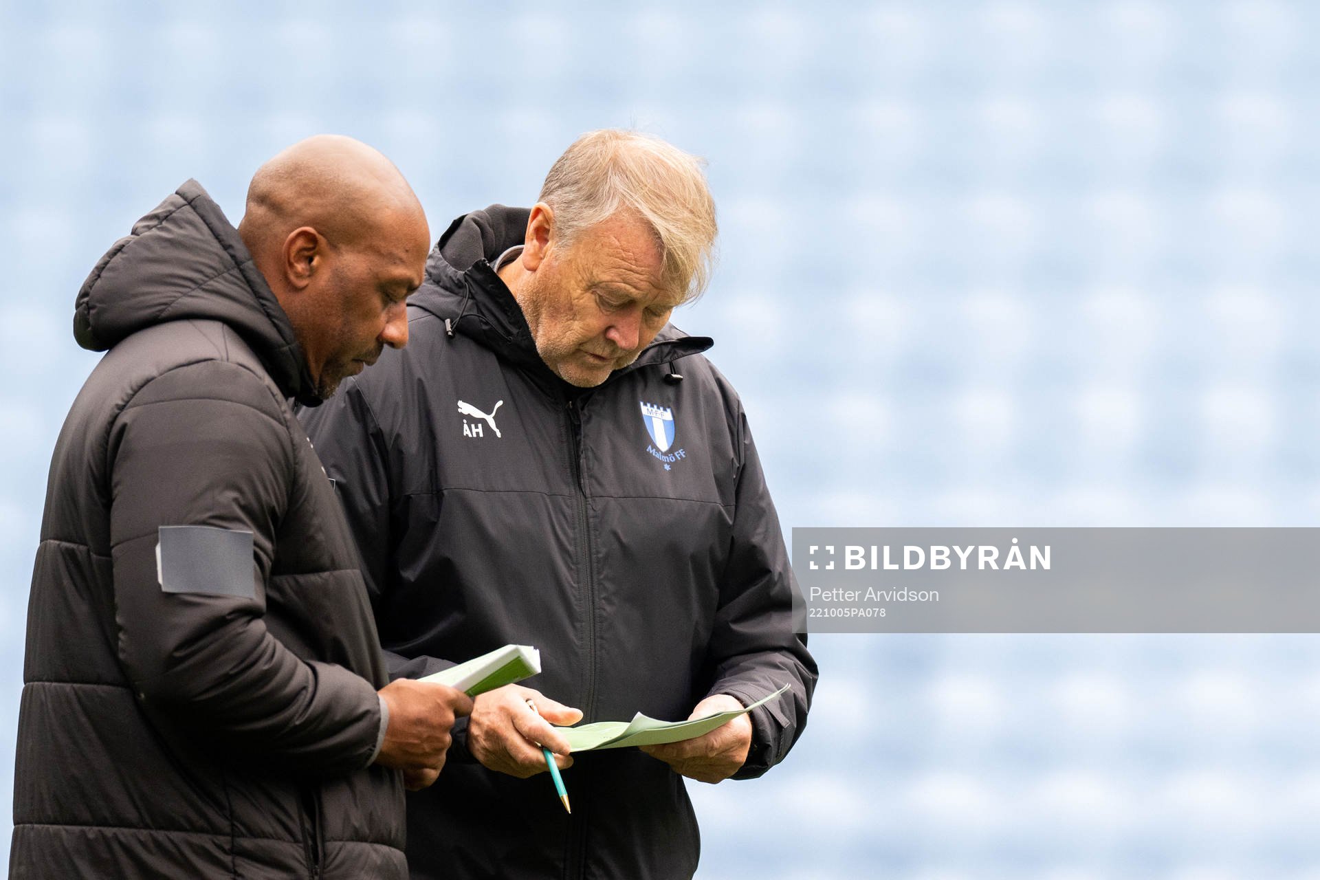 Assistant coach Jeffrey Aubynn and Head coach Åge Hareide