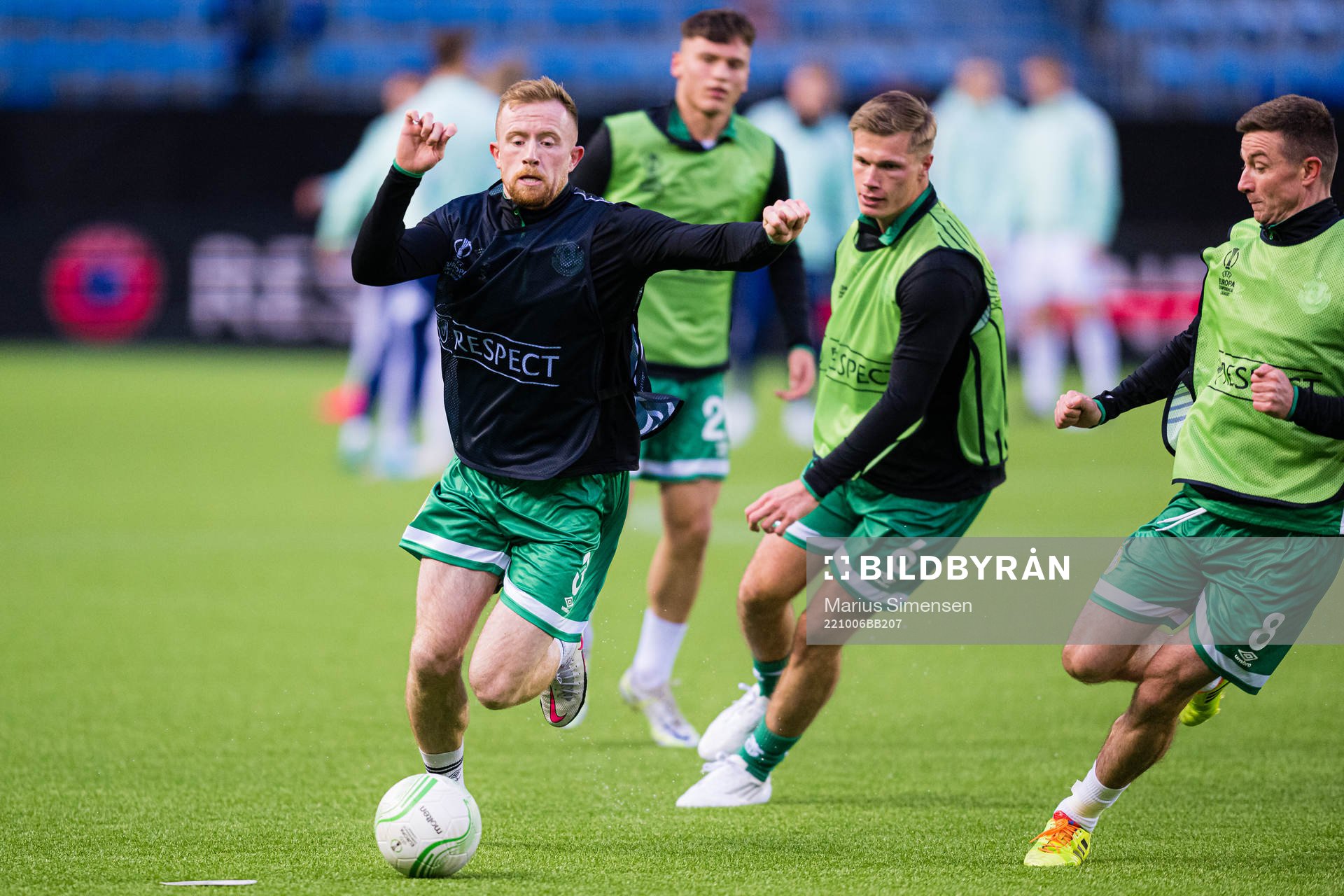 Sean Hoare of Shamrock Rovers warms up