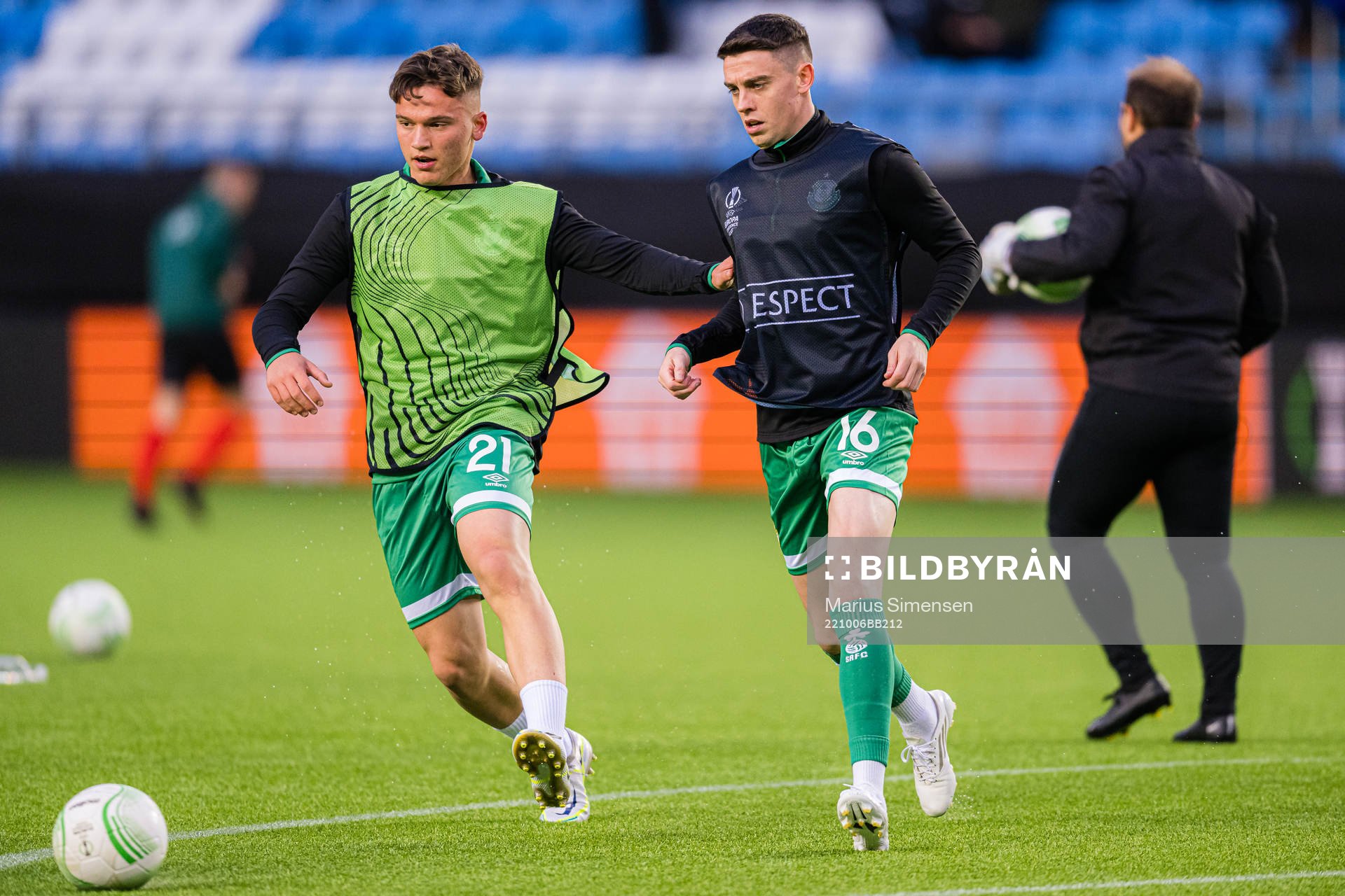Justin Ferizaj and Gary O Neill of Shamrock Rovers warms up ahead of the UEFA Europa Conference League match between Molde and Shamrock Rovers on October 6, 2022 in Molde.