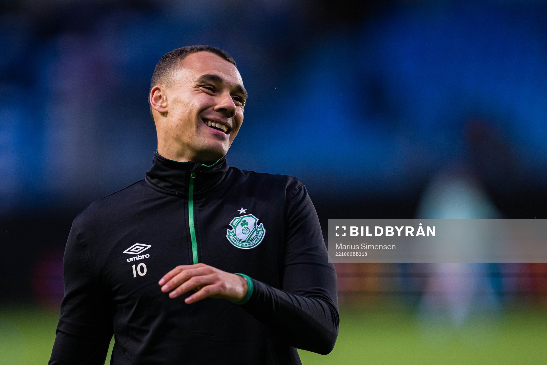 Graham Burke of Shamrock Rovers warms up