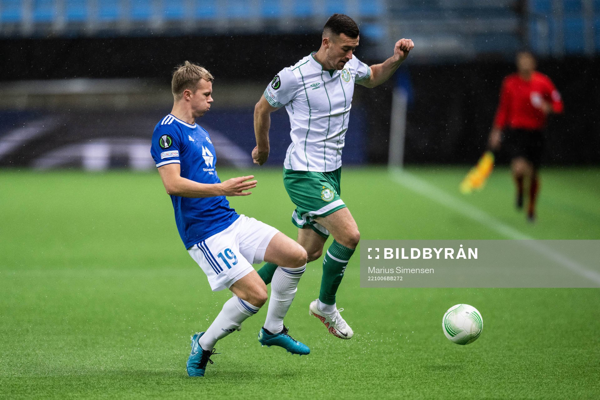 Eirik Haugan of Moldeand and Aaron Greene of Shamrock Rovers