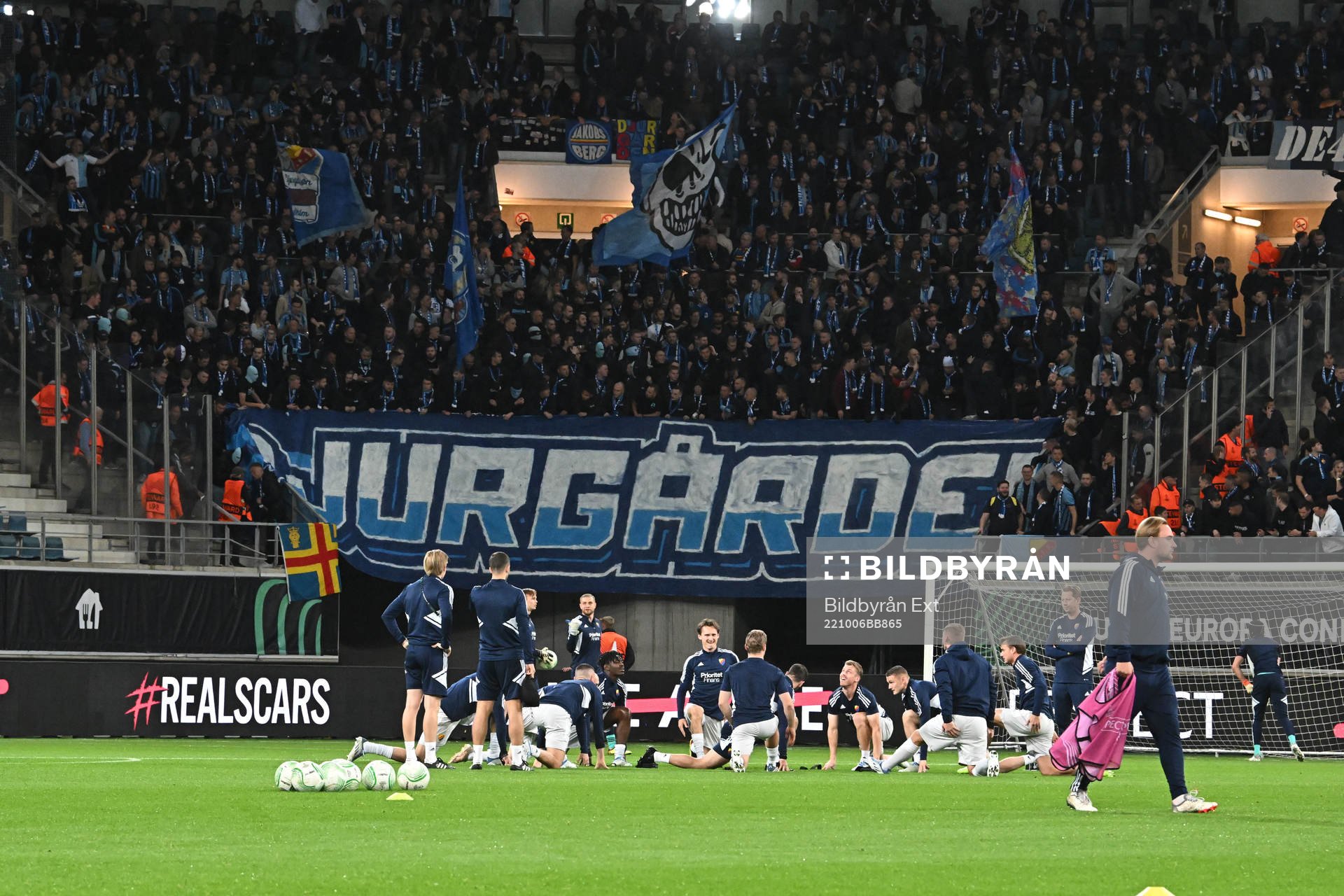 Fans and players of Djurgården