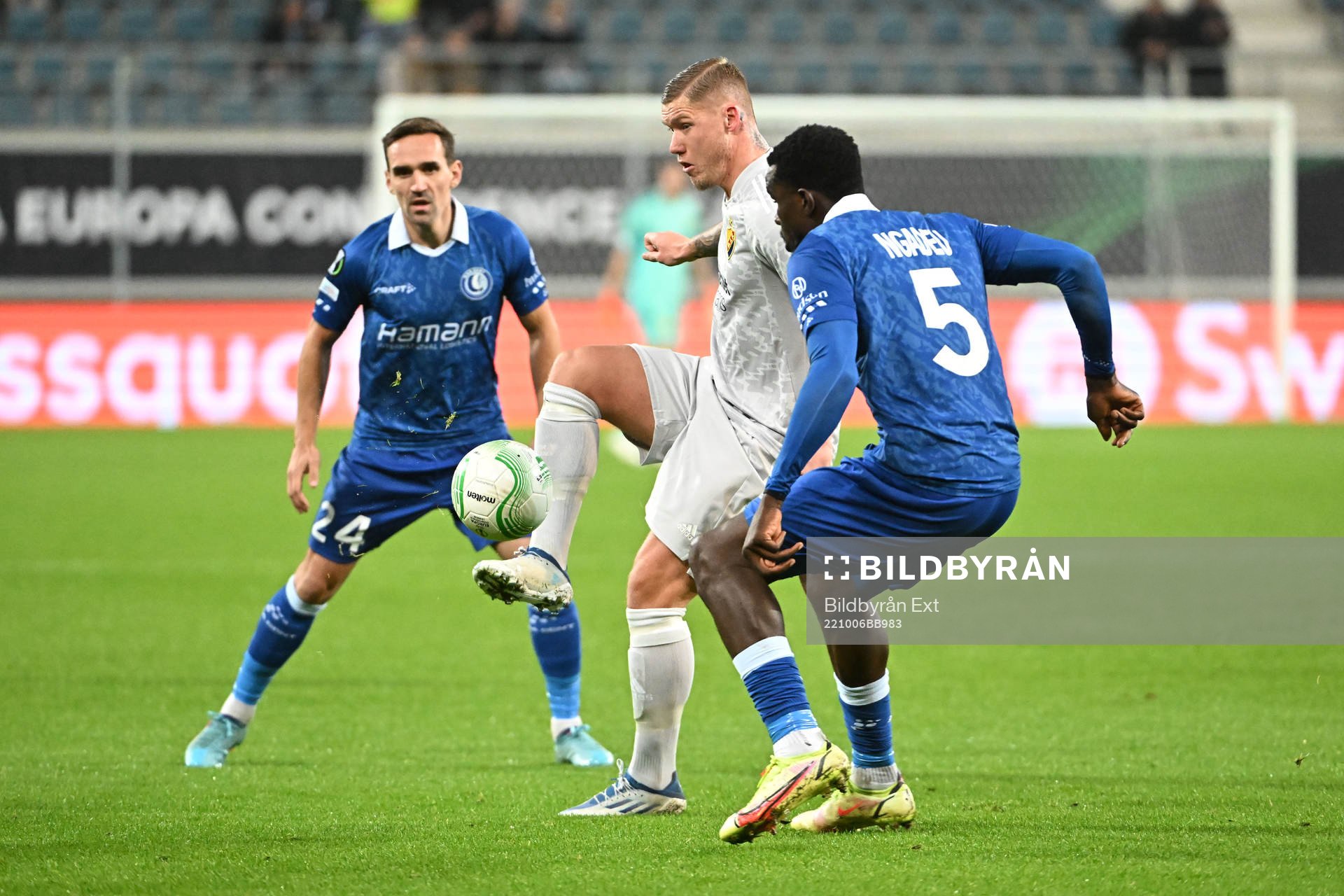 Victor Edvardsen of Djurgården against Michael Ngadeu of