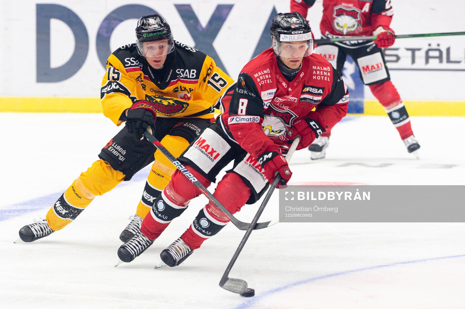 Malmö Redhawks Johan Olofsson och Luleås Carl Mattsson