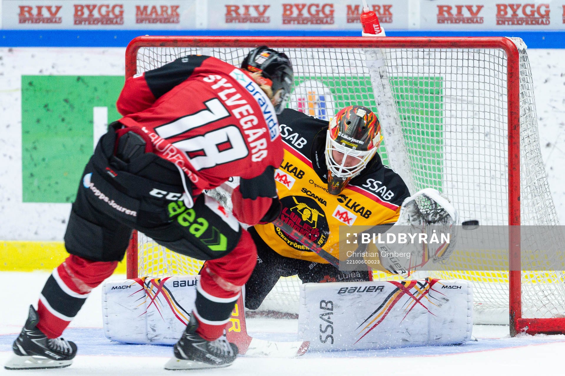 Malmö Redhawks Marcus Sylvegård gör 1-2 bakom Luleås
