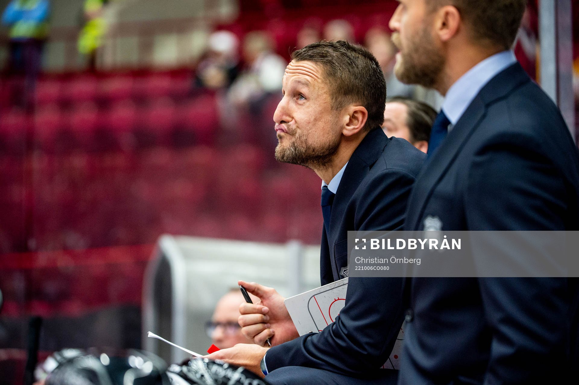 Malmö Redhawks tränare Tomas Kollar deppar