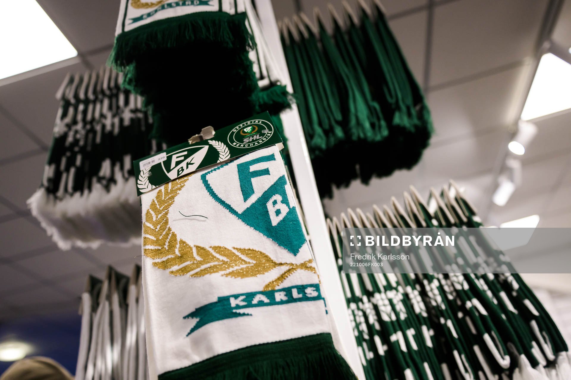 Halsdukar i FBK-shoppen