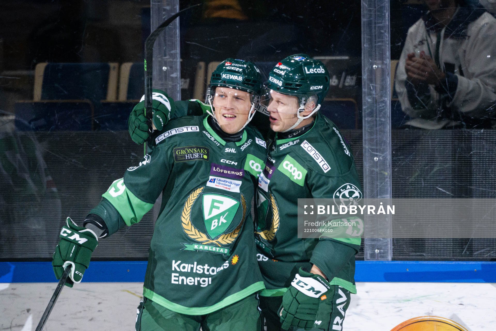Färjestads Patrik Lundh och Daniel Viksten jublar