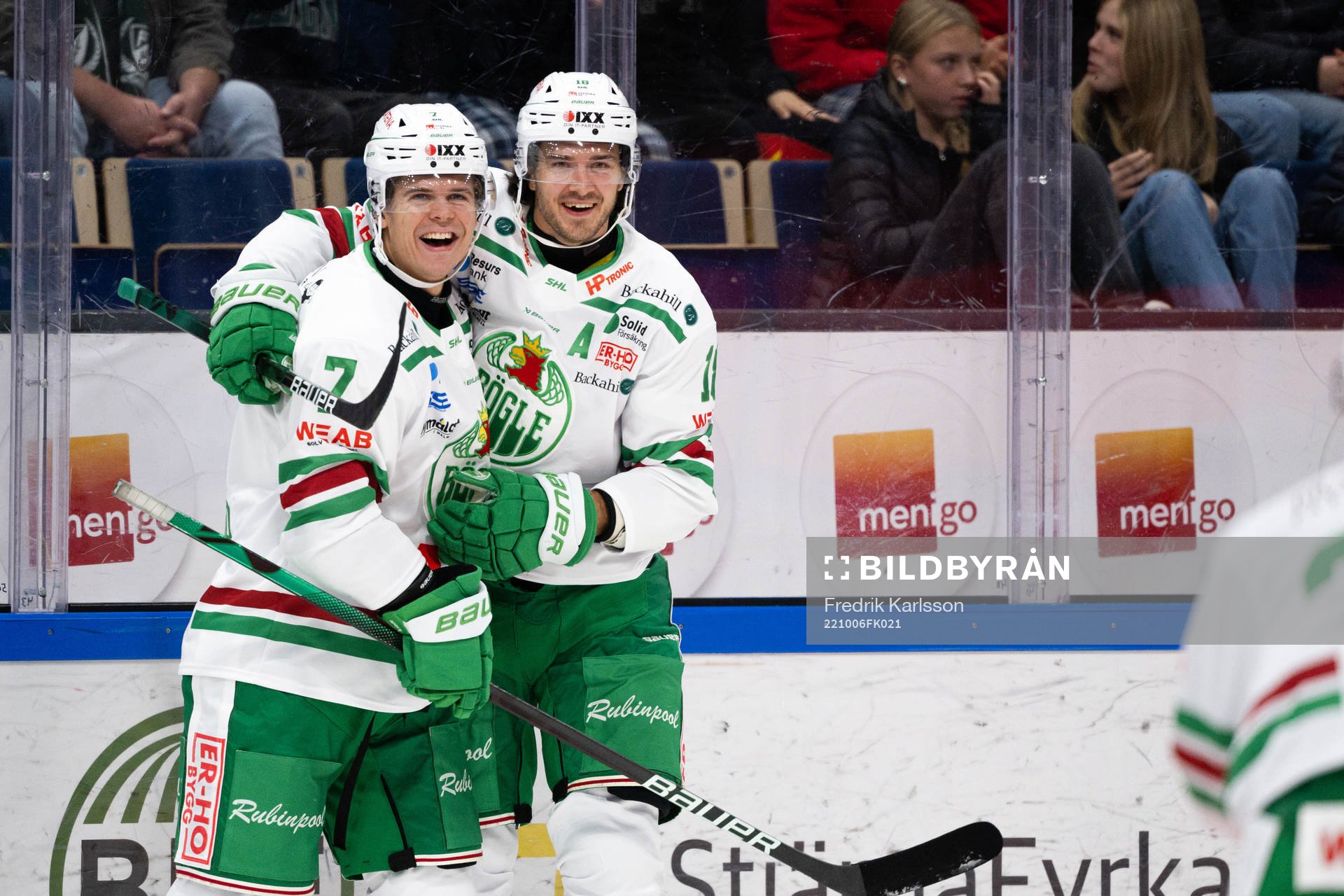 Rögles Erlend Lesund och Dennis Everberg jublar