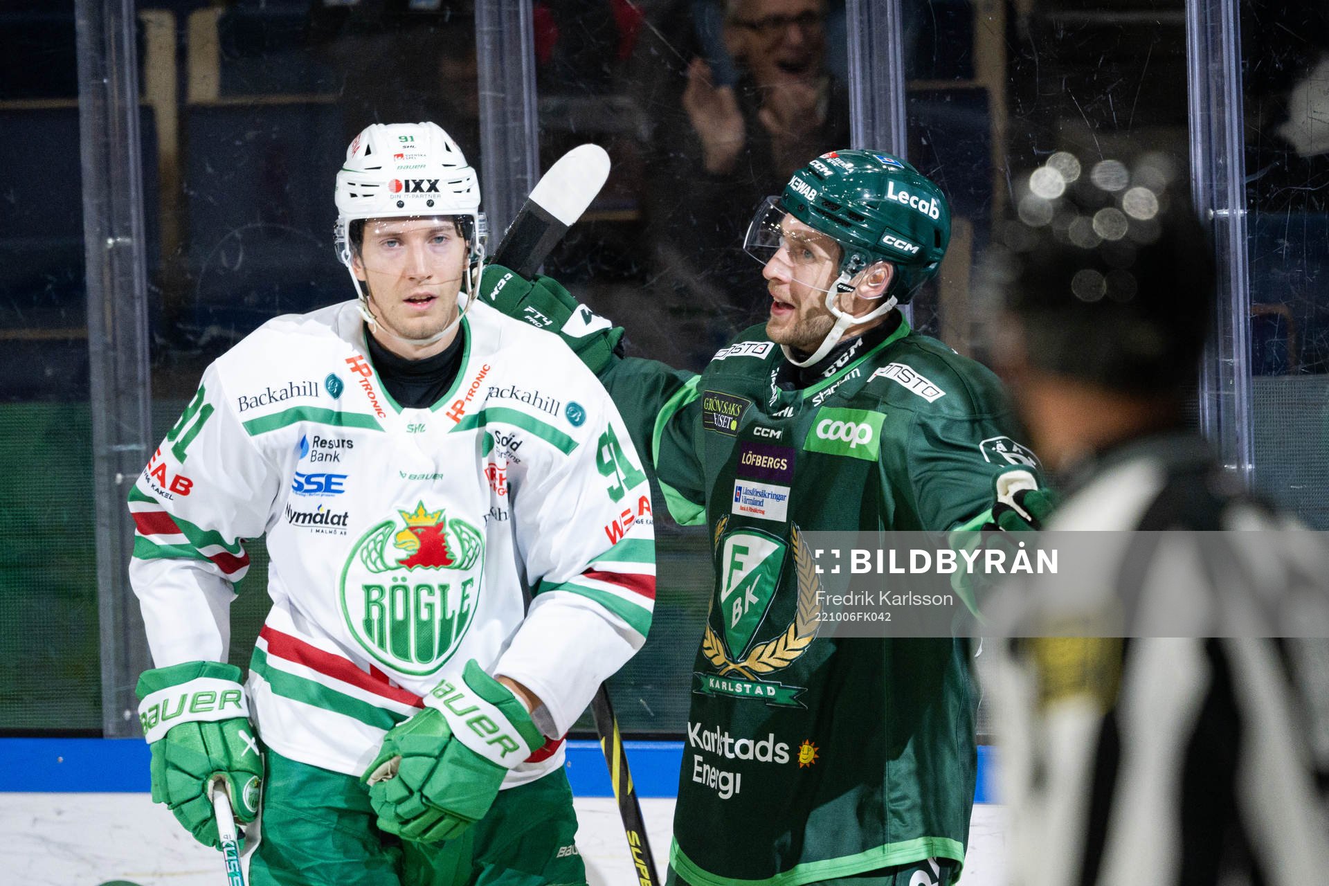 Rögles Adam Tambellini deppar samtidigt som Färjestads